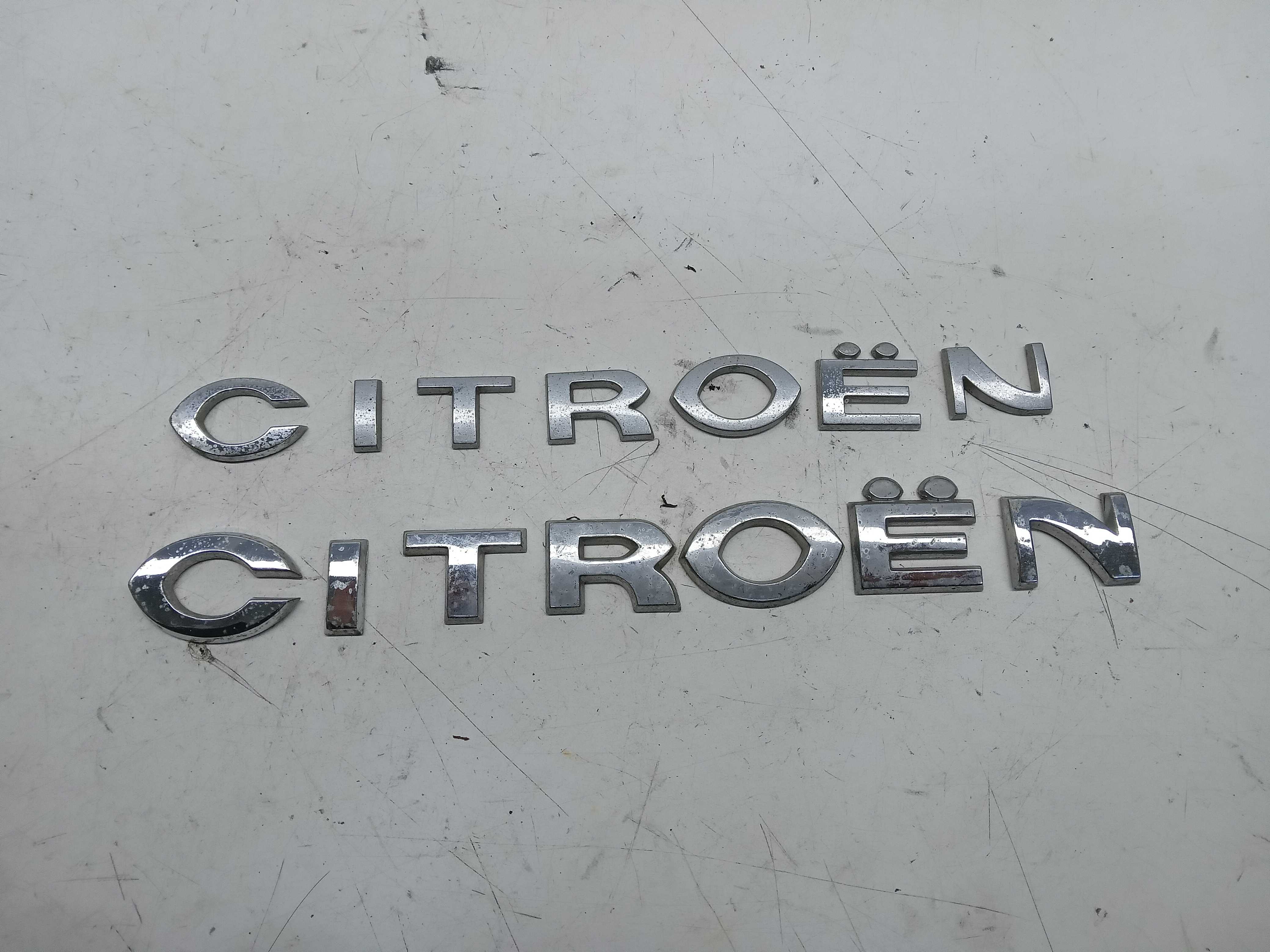 EMBLEMA LETRA CITROEN 1