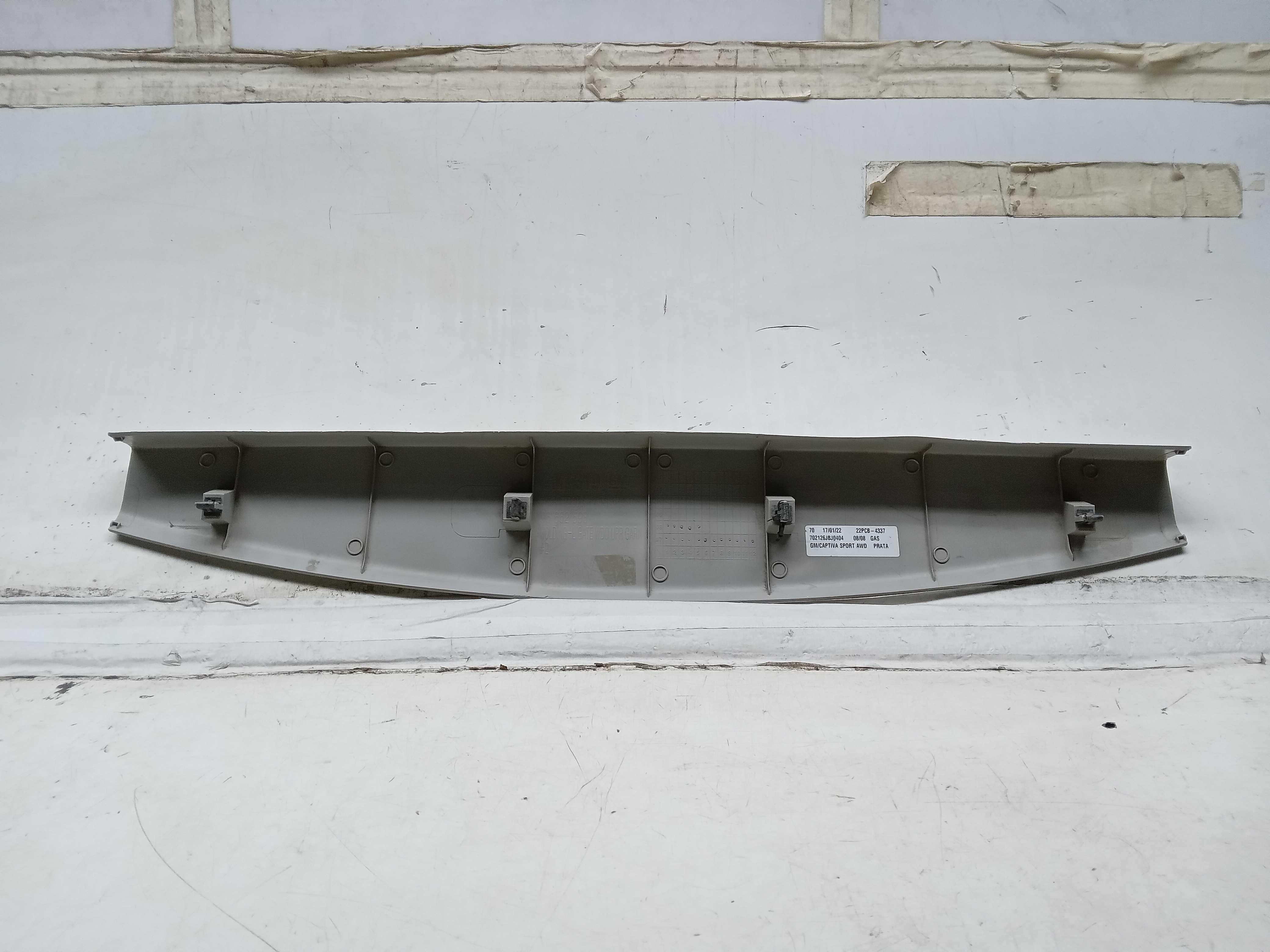 MOLDURA ACABAMENTO PORTA MALAS GM CAPTIVA 2008