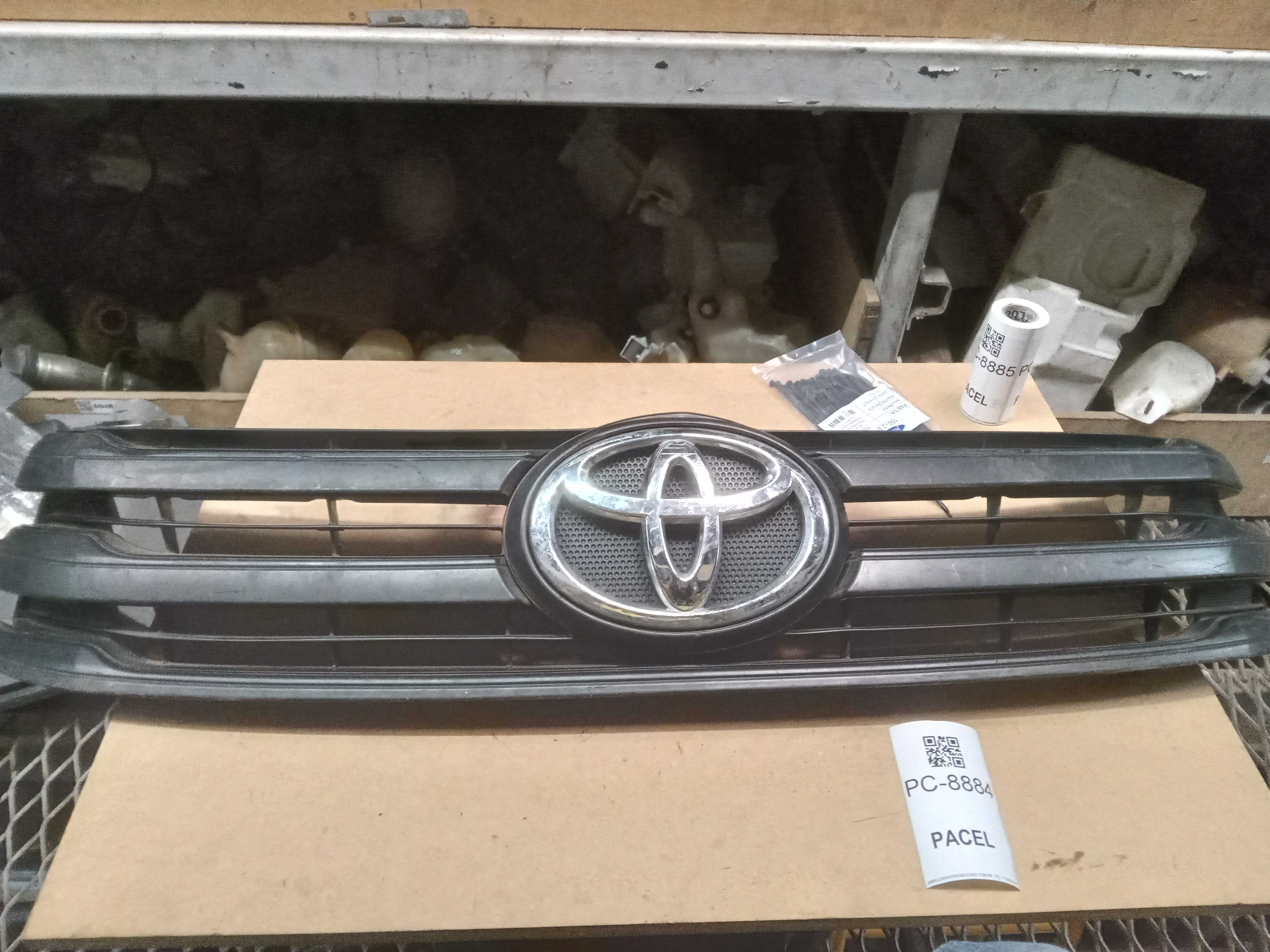 GRADE FRONTAL TOYOTA HILUX 2016