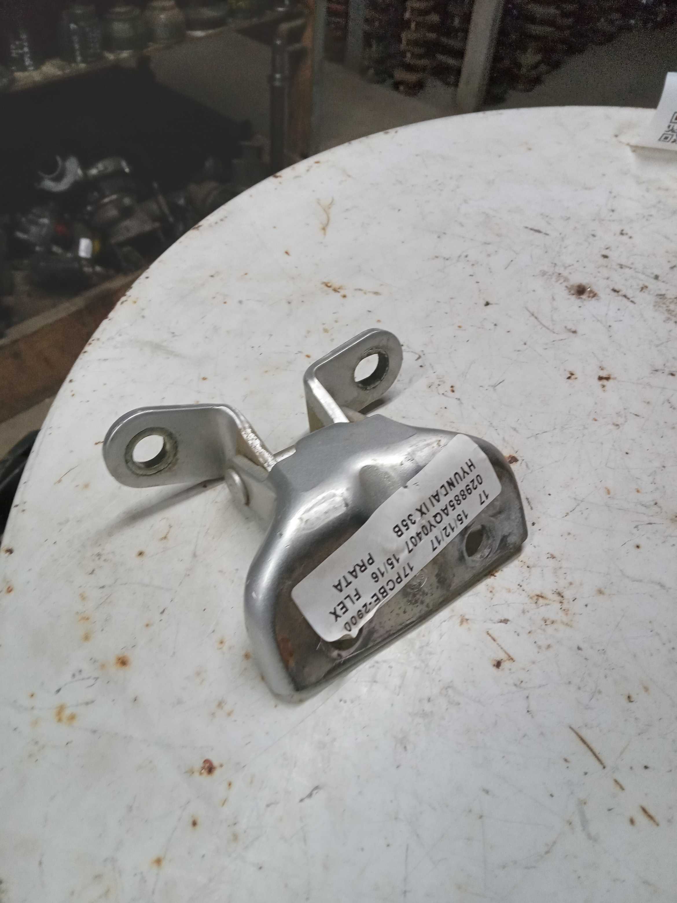 DOBRADIÇA SUPERIOR PORTA TRAS LADO DIREITO HYUNDAI IX35 2015 1