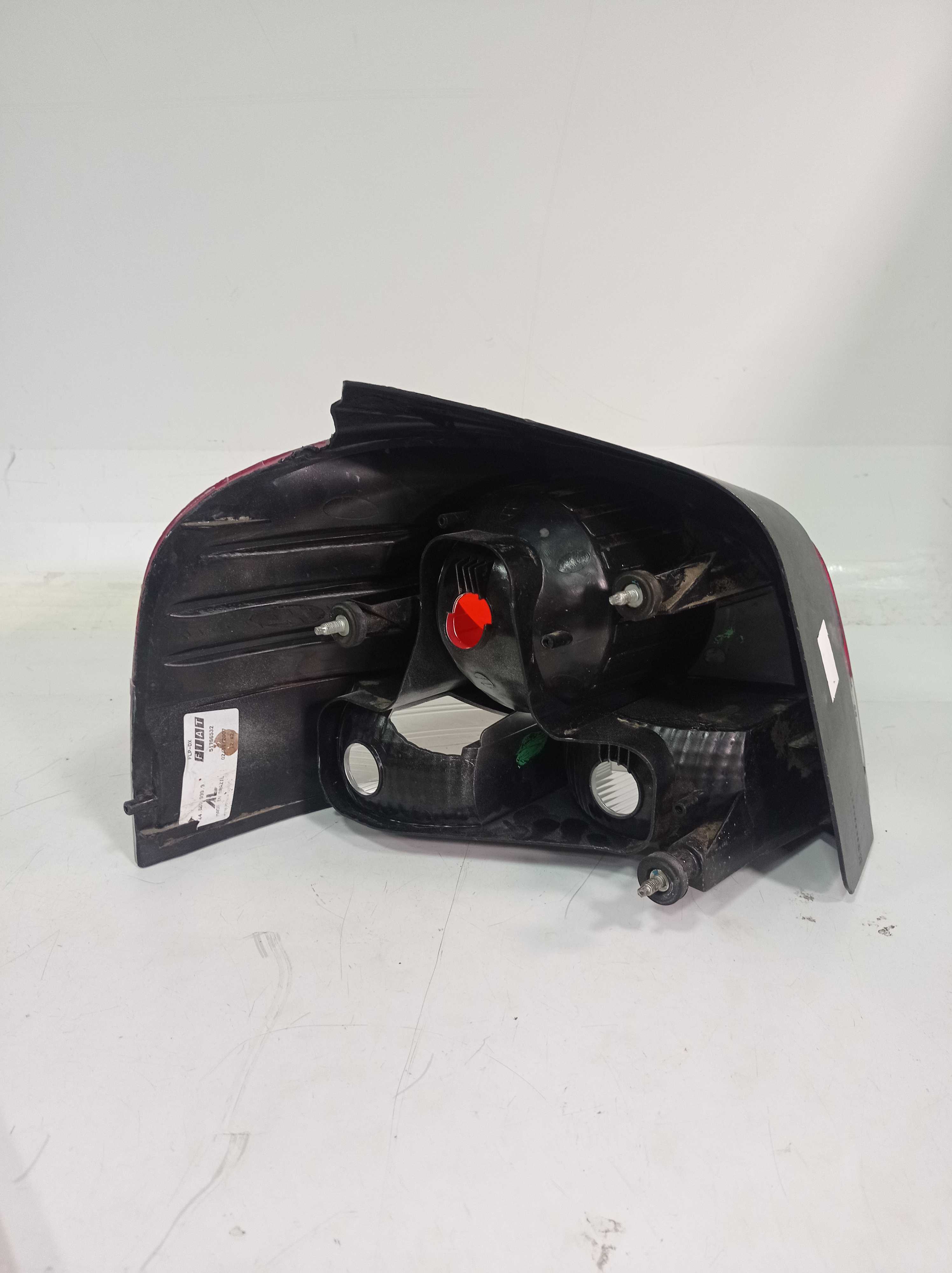 LANTERNA TRAS DIREITA FIAT PALIO 2008 A 2012 RECUPERADA 3