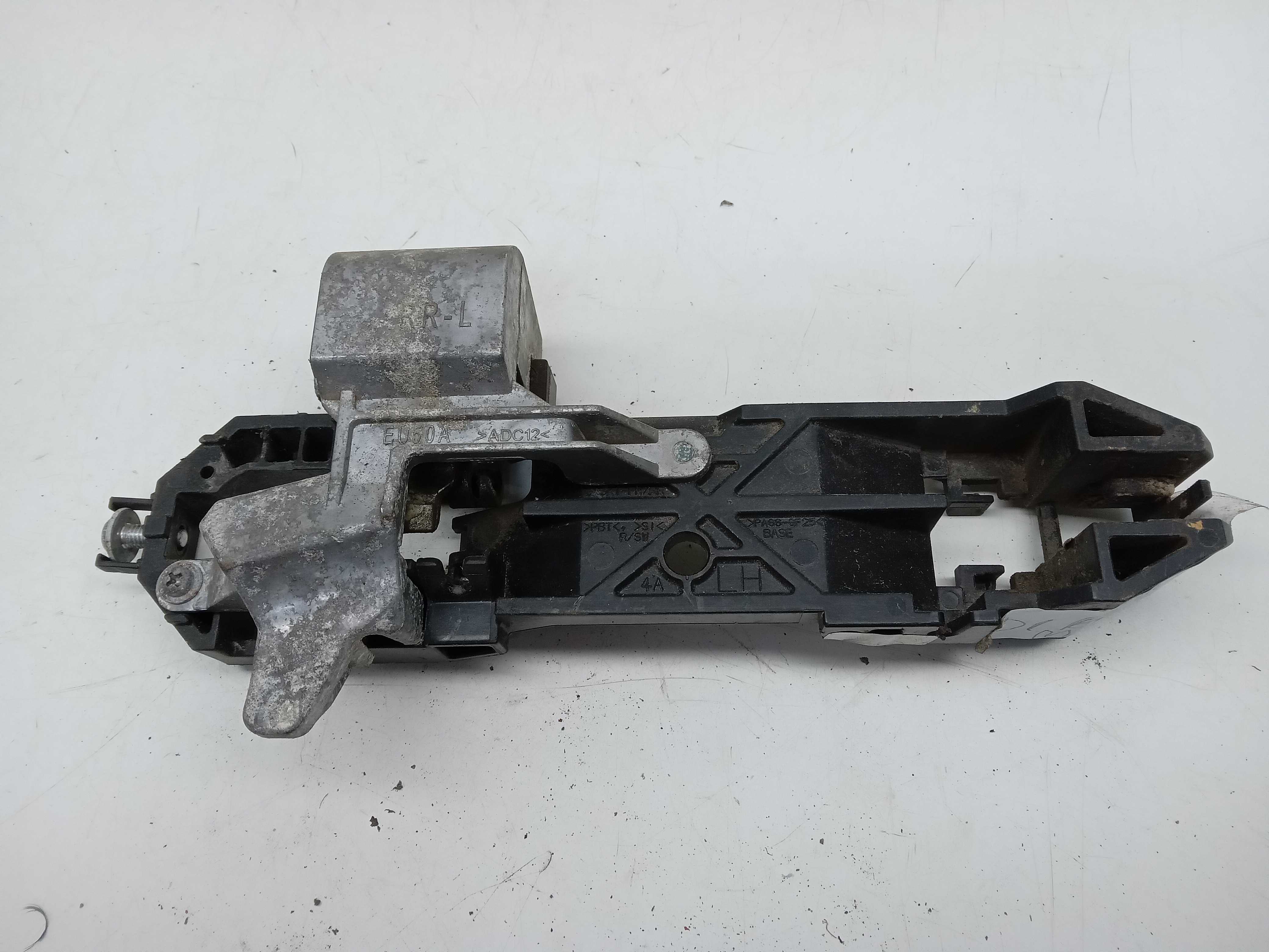 SUPORTE MAÇANETA EXTERNA PORTA TRASEIRA LE NISSAN TIIDA 2012 2