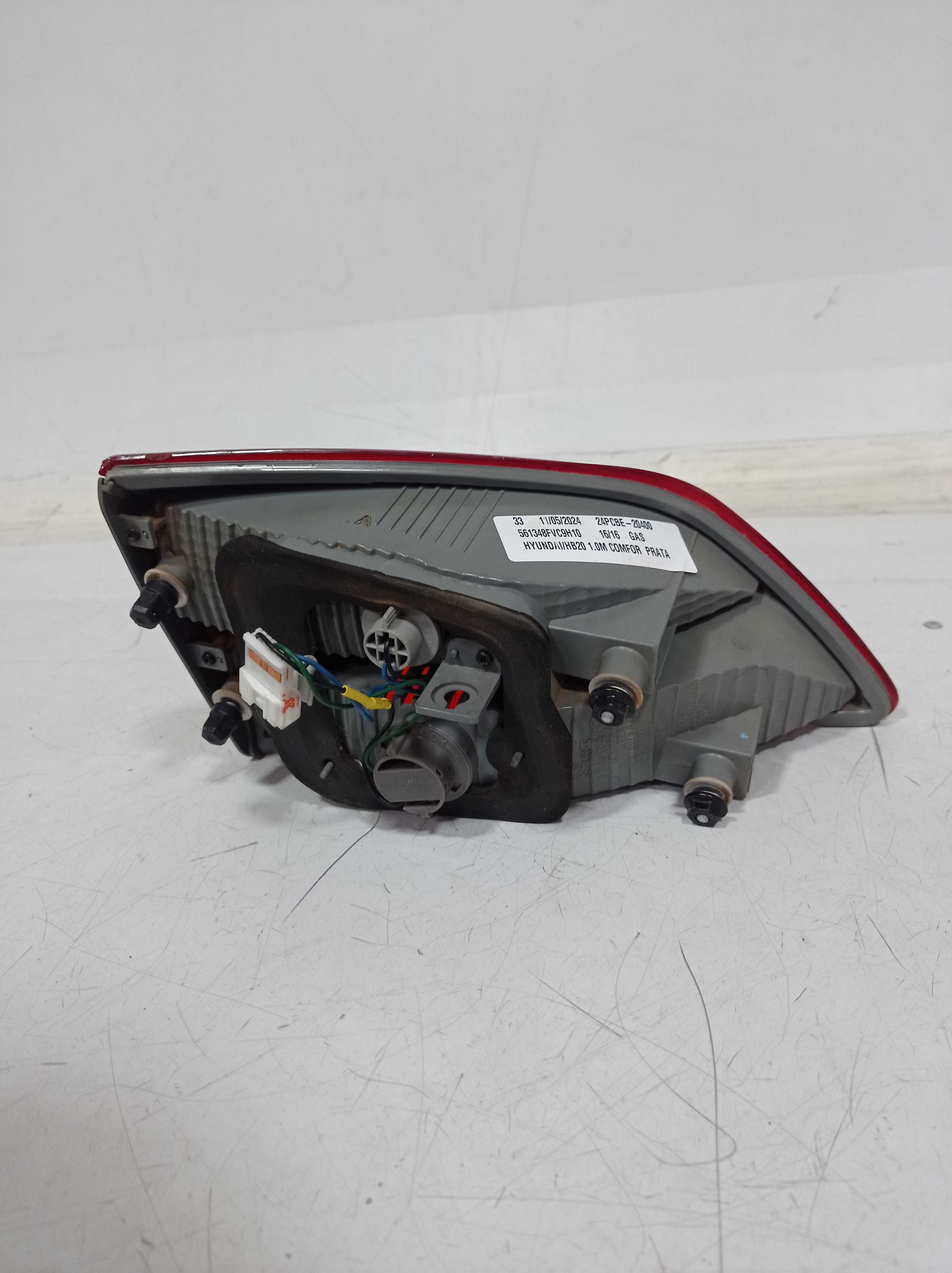 924041S000 LANTERNA TAMPA TRASEIRA DIREITA HYUNDAI HB20 2016 2