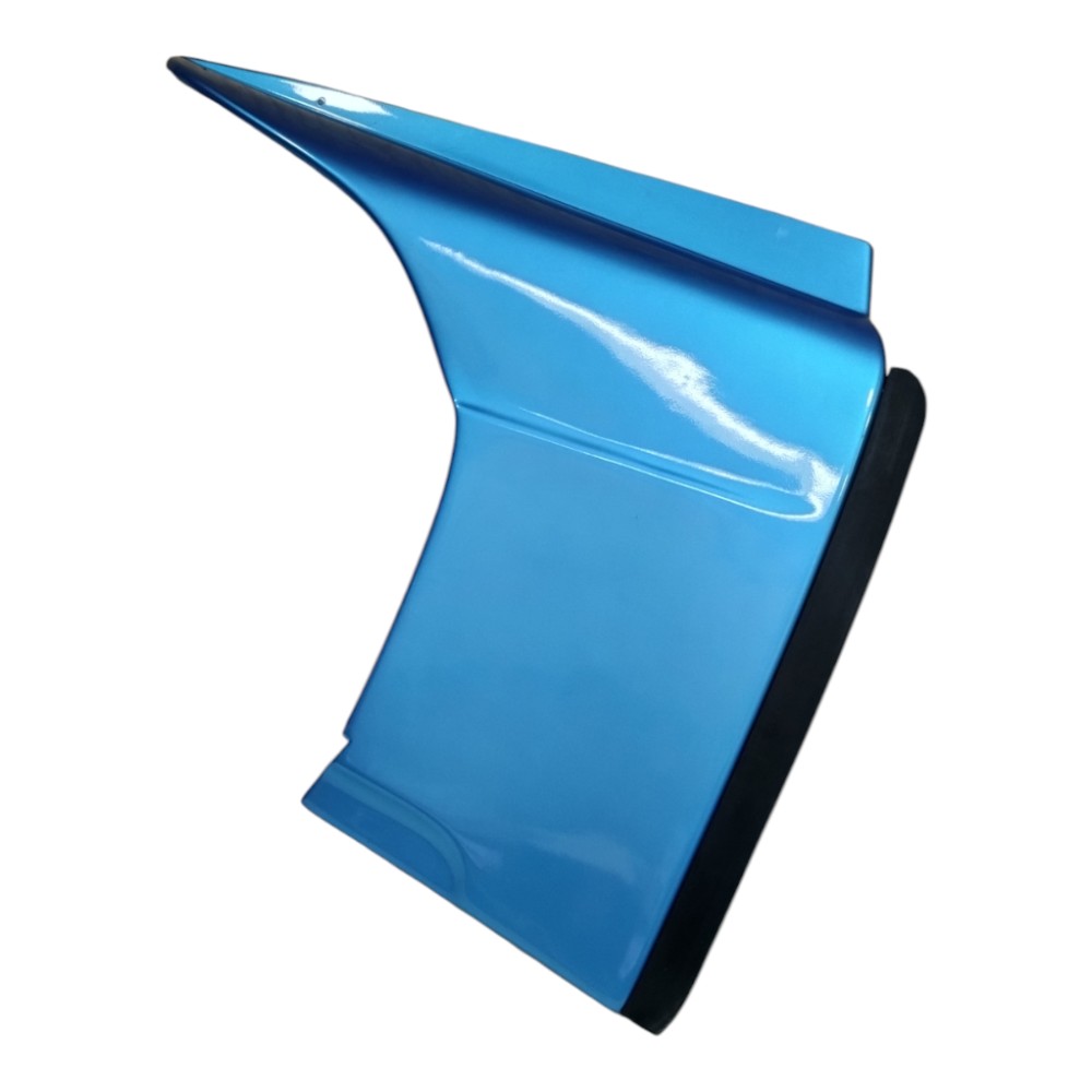 Moldura Esquerda Spoiler Superior Cabine Iveco S-way 2025 – Azul