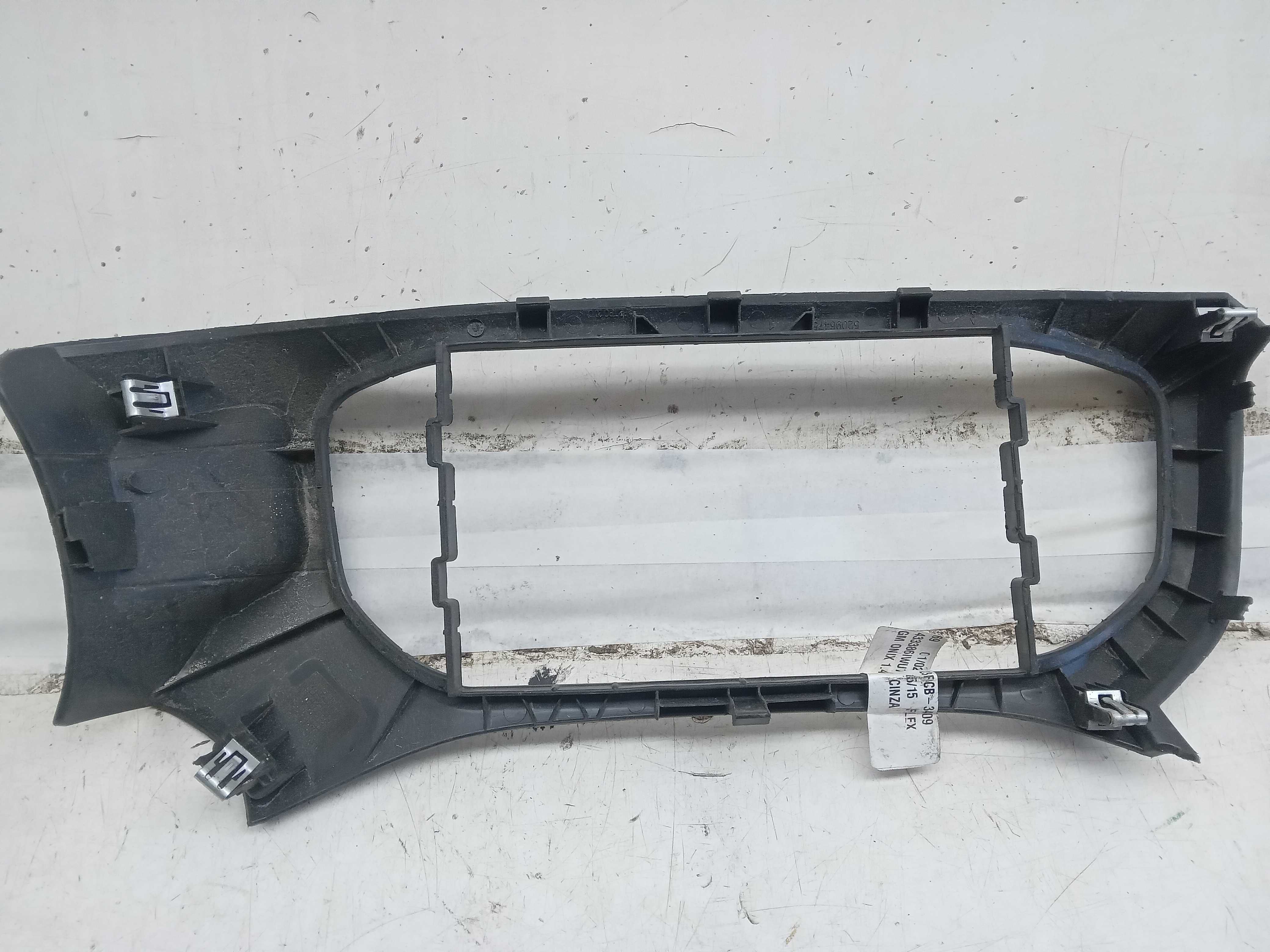 ACABAMENTO MOLDURA MULTIMIDIA GM ONIX 2015