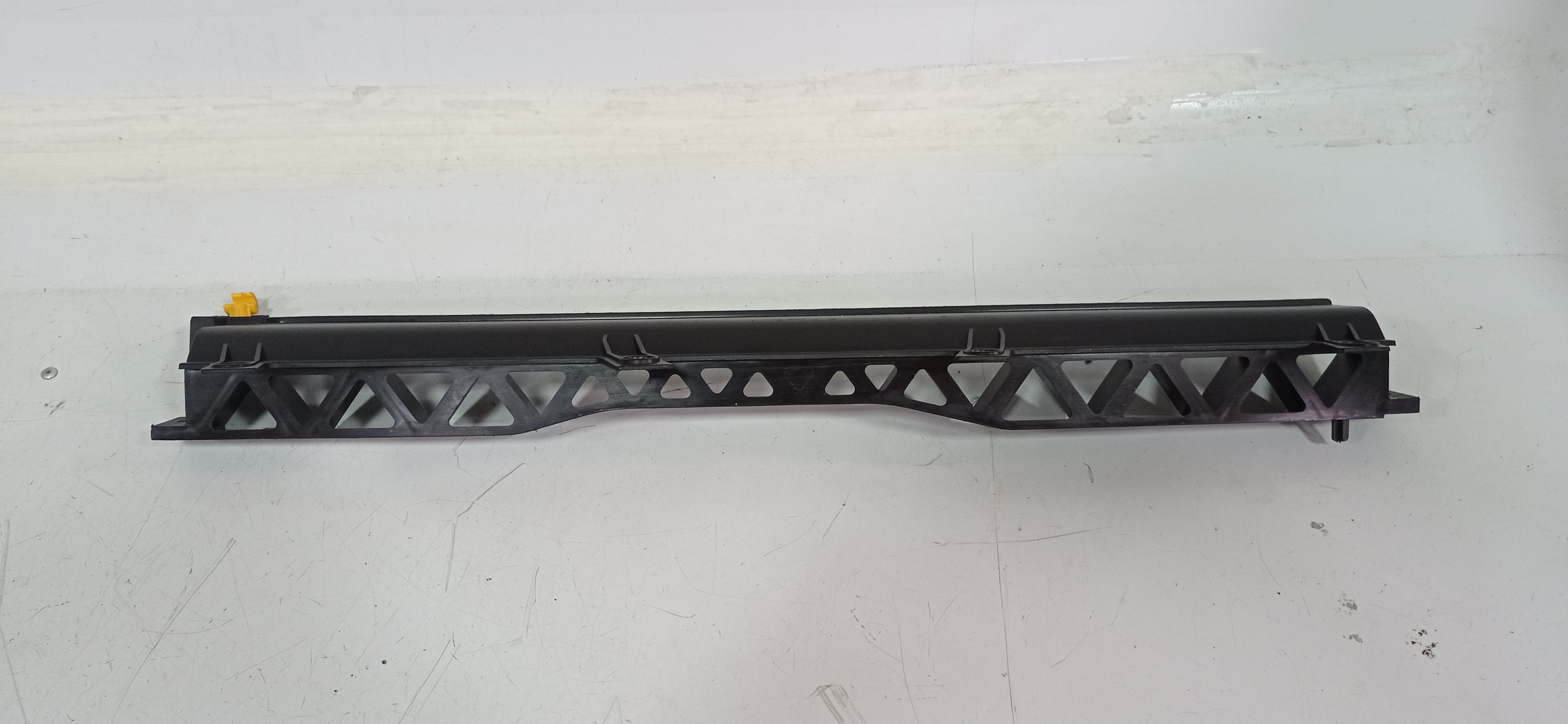 Moldura Superior Grade Radiador Volkswagen Tcross 5