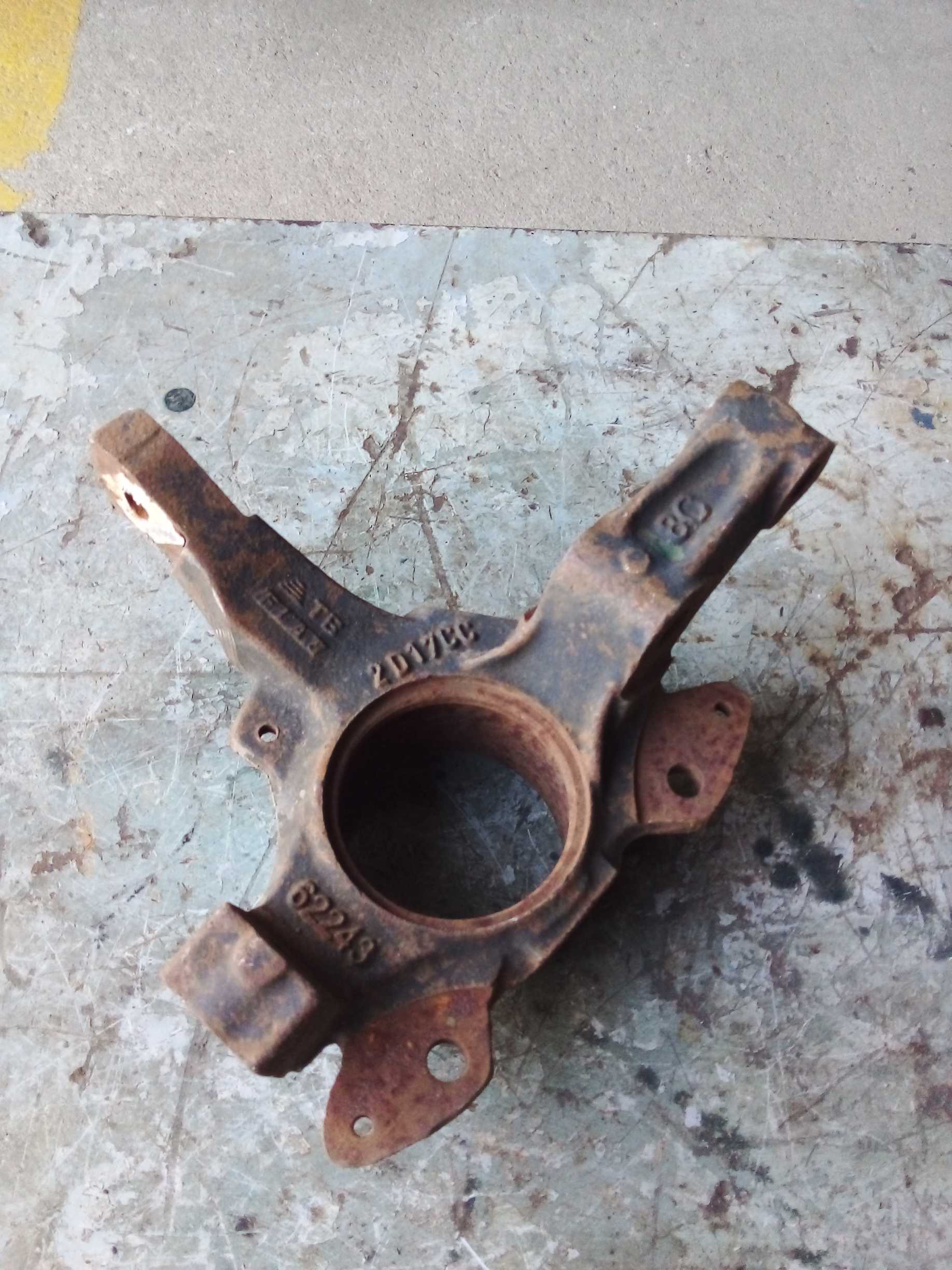 CUBO MONTANTE DIANTEIRO ESQUERDO FIAT PALIO