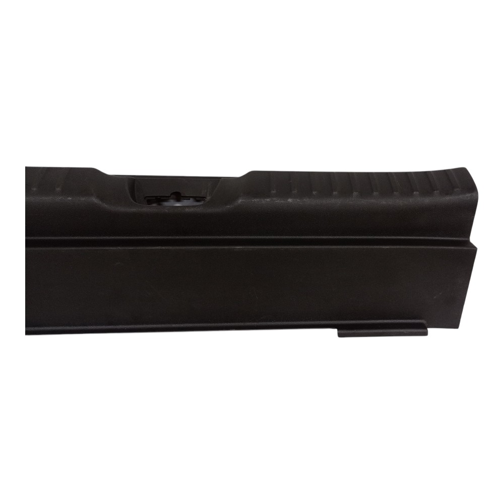 Soleira Porta Malas Gm Tracker 2021 A 2025 Preto 2