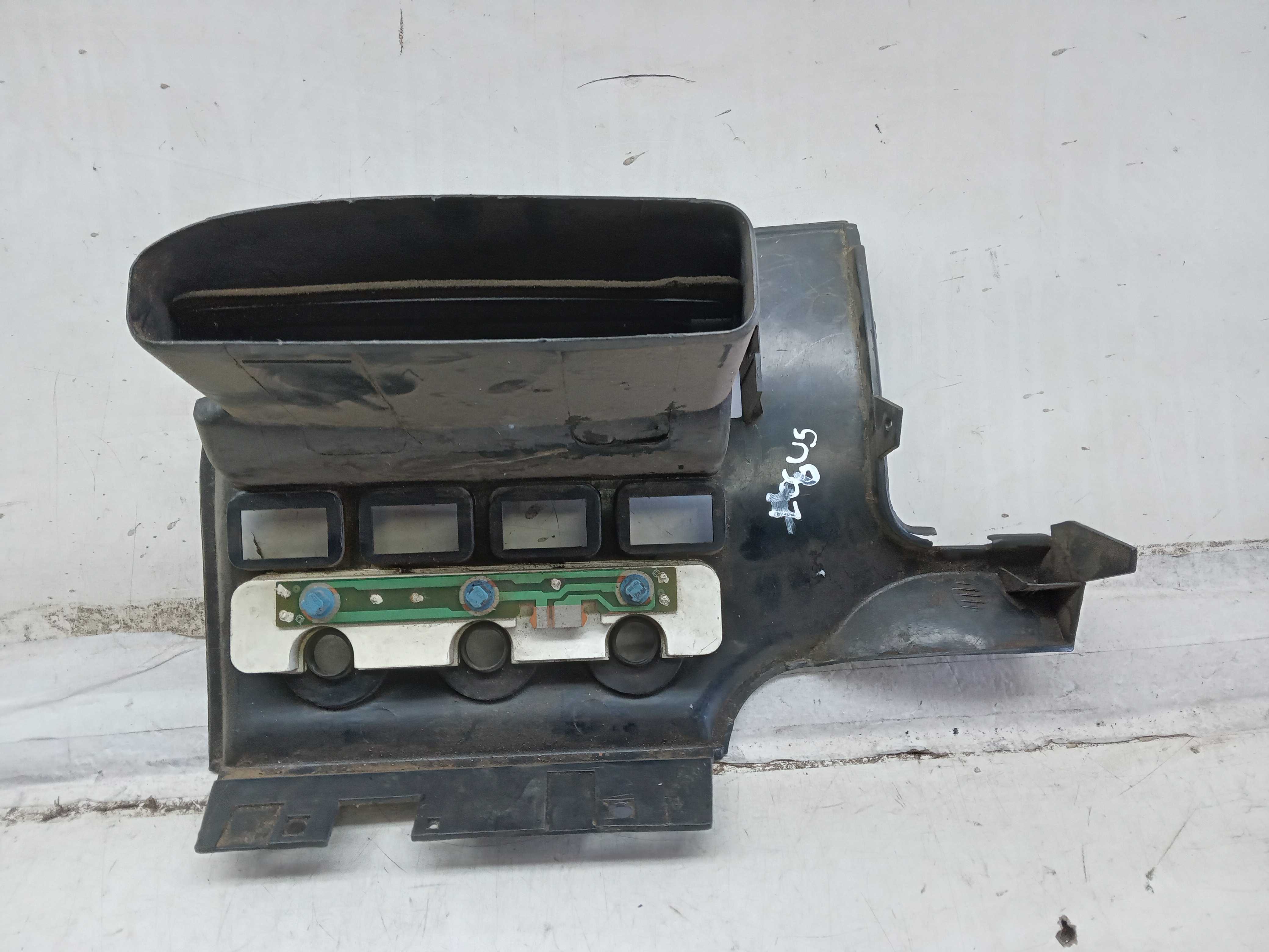 MOLDURA COMANDO AR PAINEL COM DIFUSOR  VW LOGUS 1