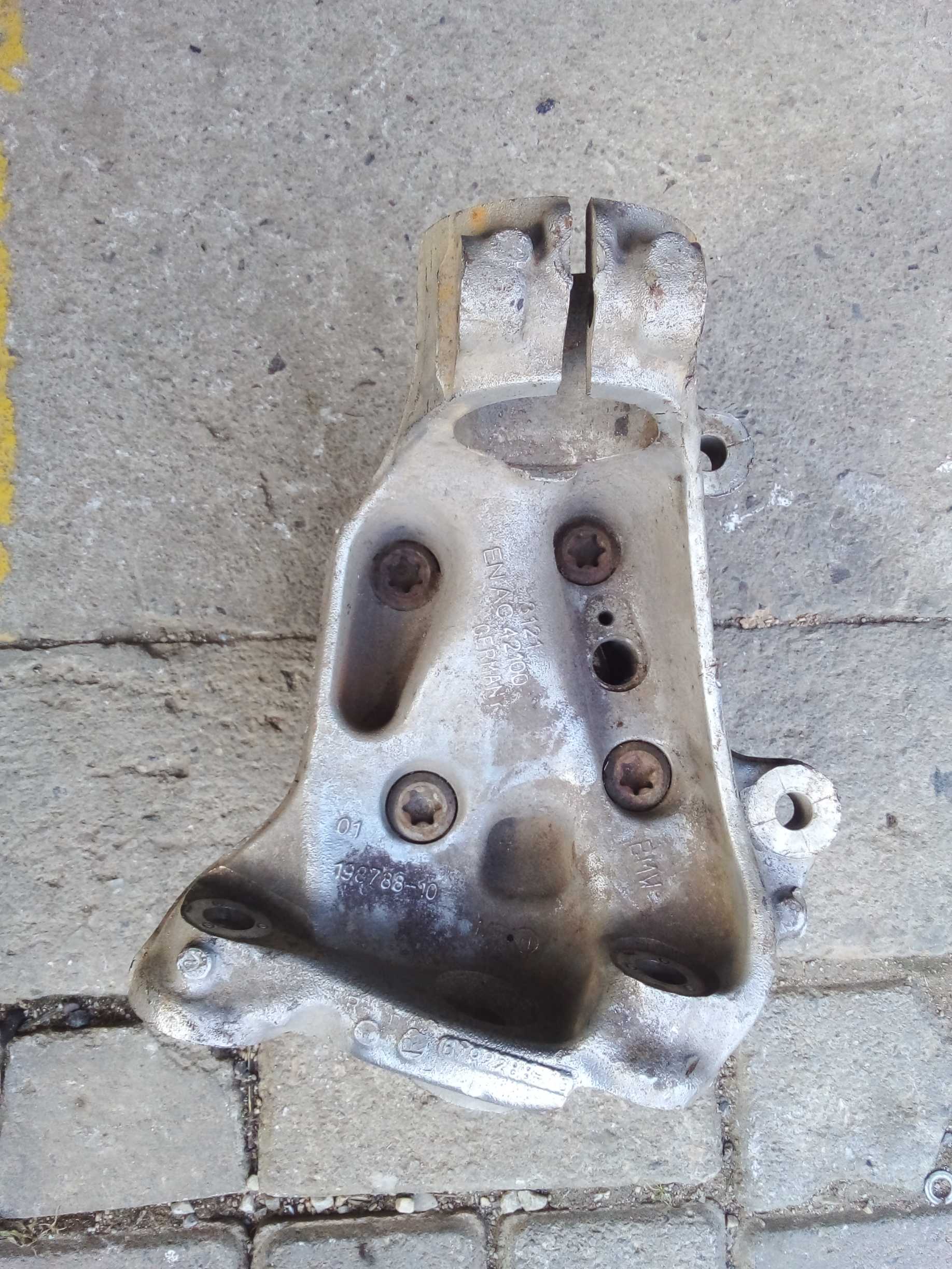 CUBO MONTANTE DIANTEIRO DIREITO BMW 320i 2015
