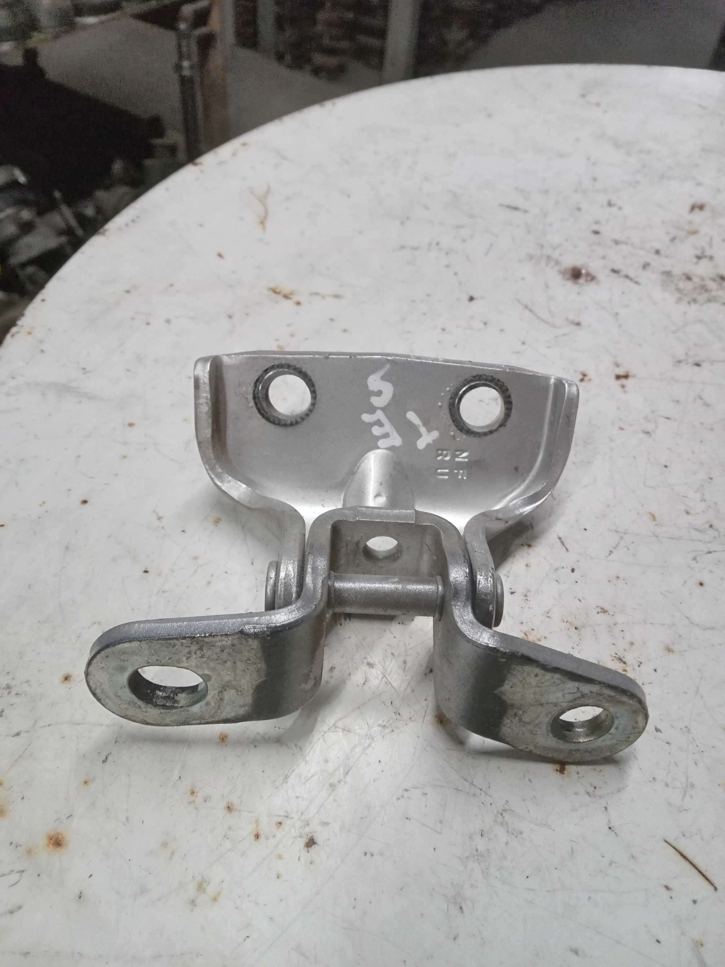 DOBRADIÇA SUPERIOR PORTA LADO DIREITO HYUNDAI IX35 2015 1
