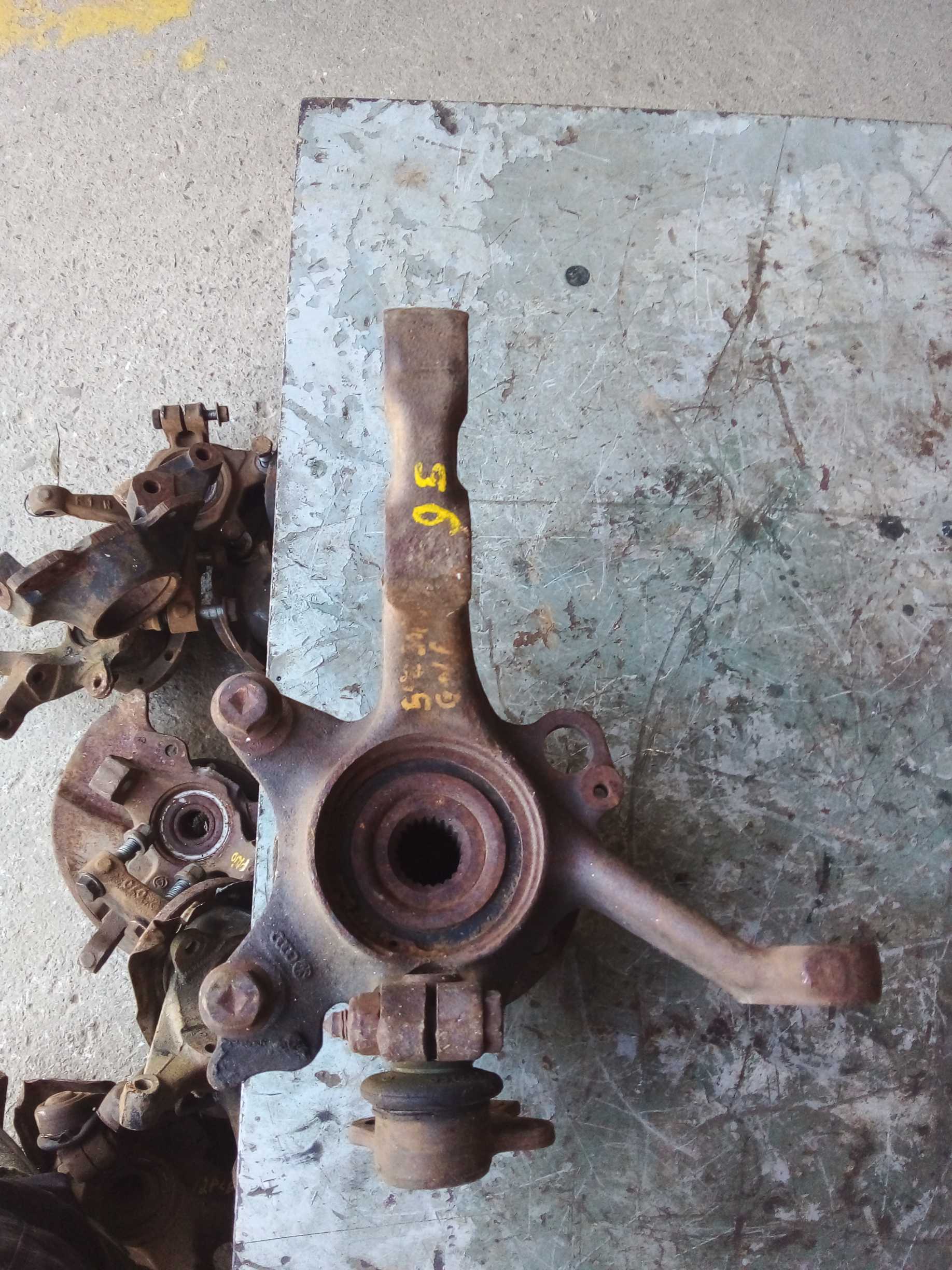 CUBO MONTANTE DIANTEIRO DIREITO VW GOLF 1995