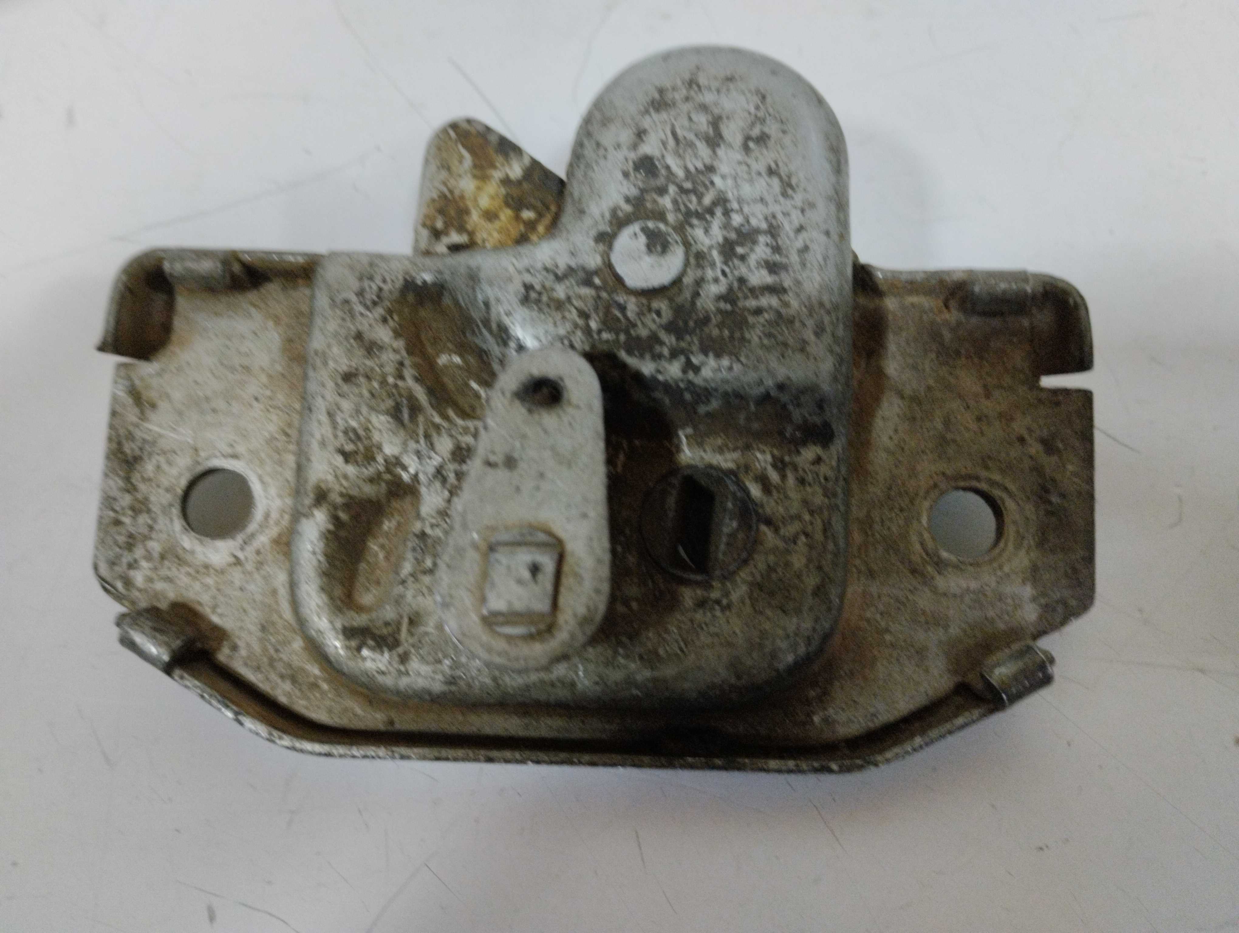 Fechadura porta malas opala 1