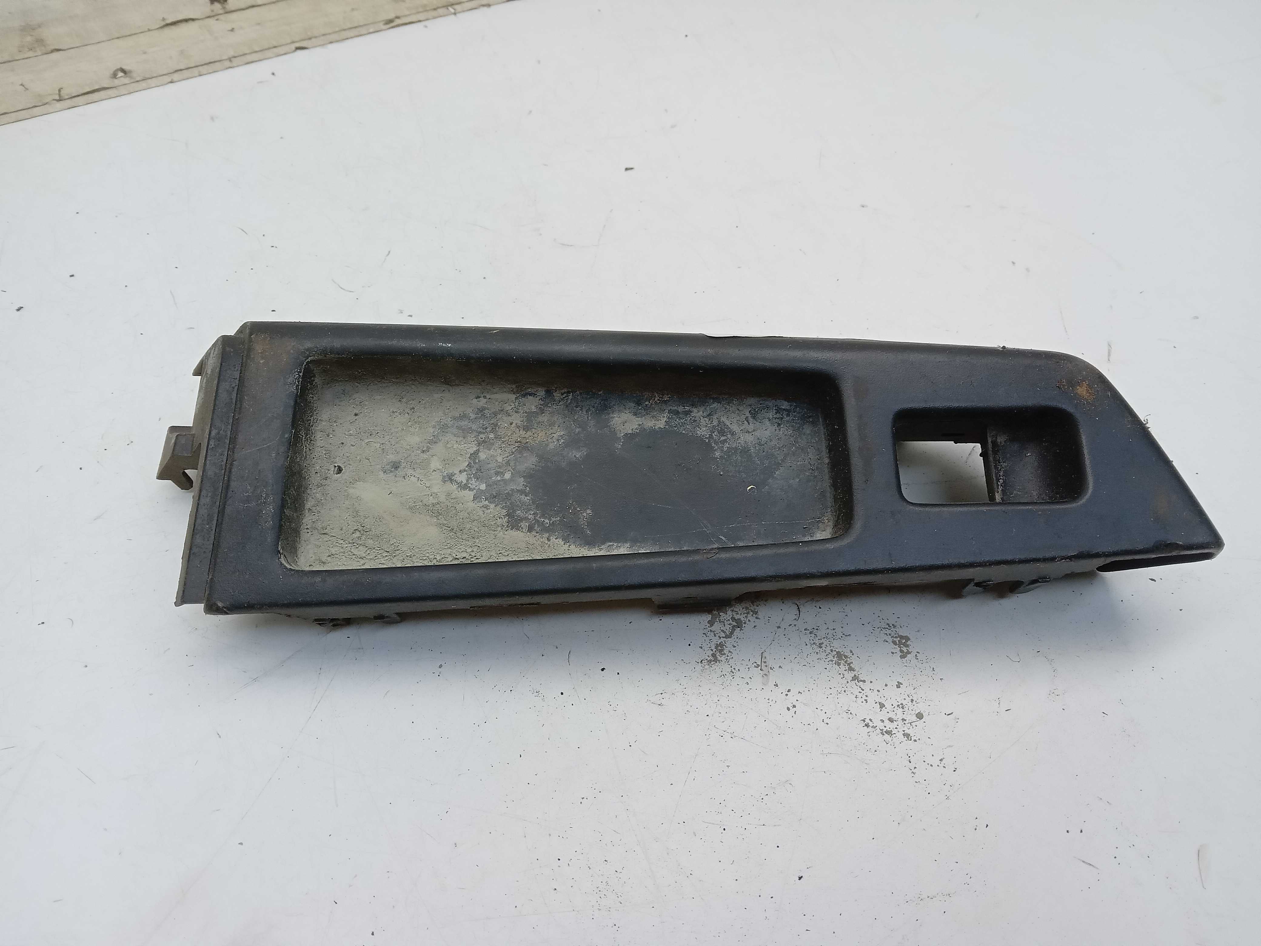 MOLDURA BOTAO VIDRO PORTA TRASEIRA LD VW FOX 2015 1
