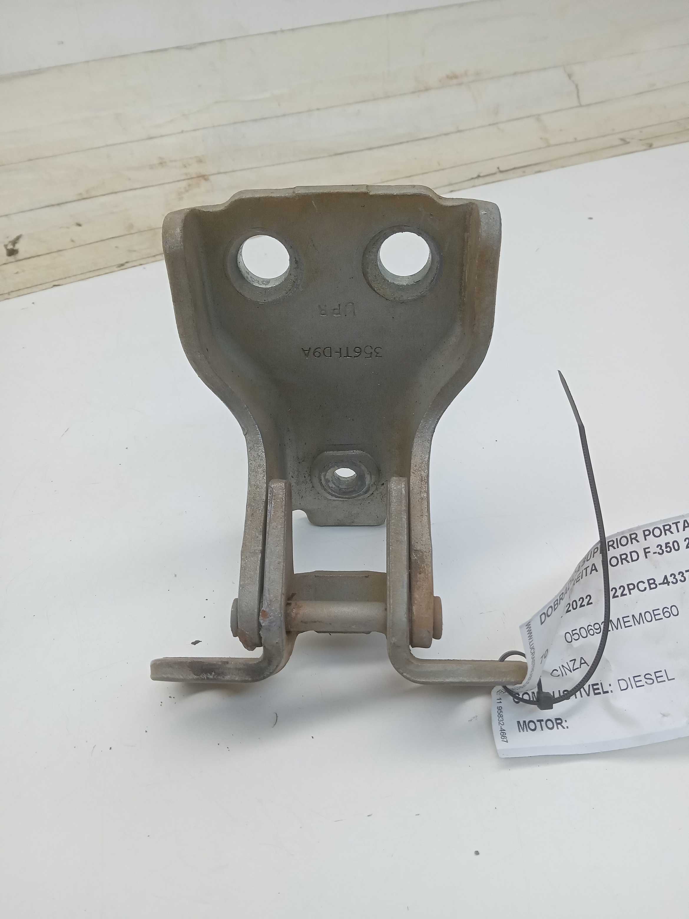 DOBRADIÇA SUPERIOR PORTA DIANTEIRA LD FORD F-350 2001 1