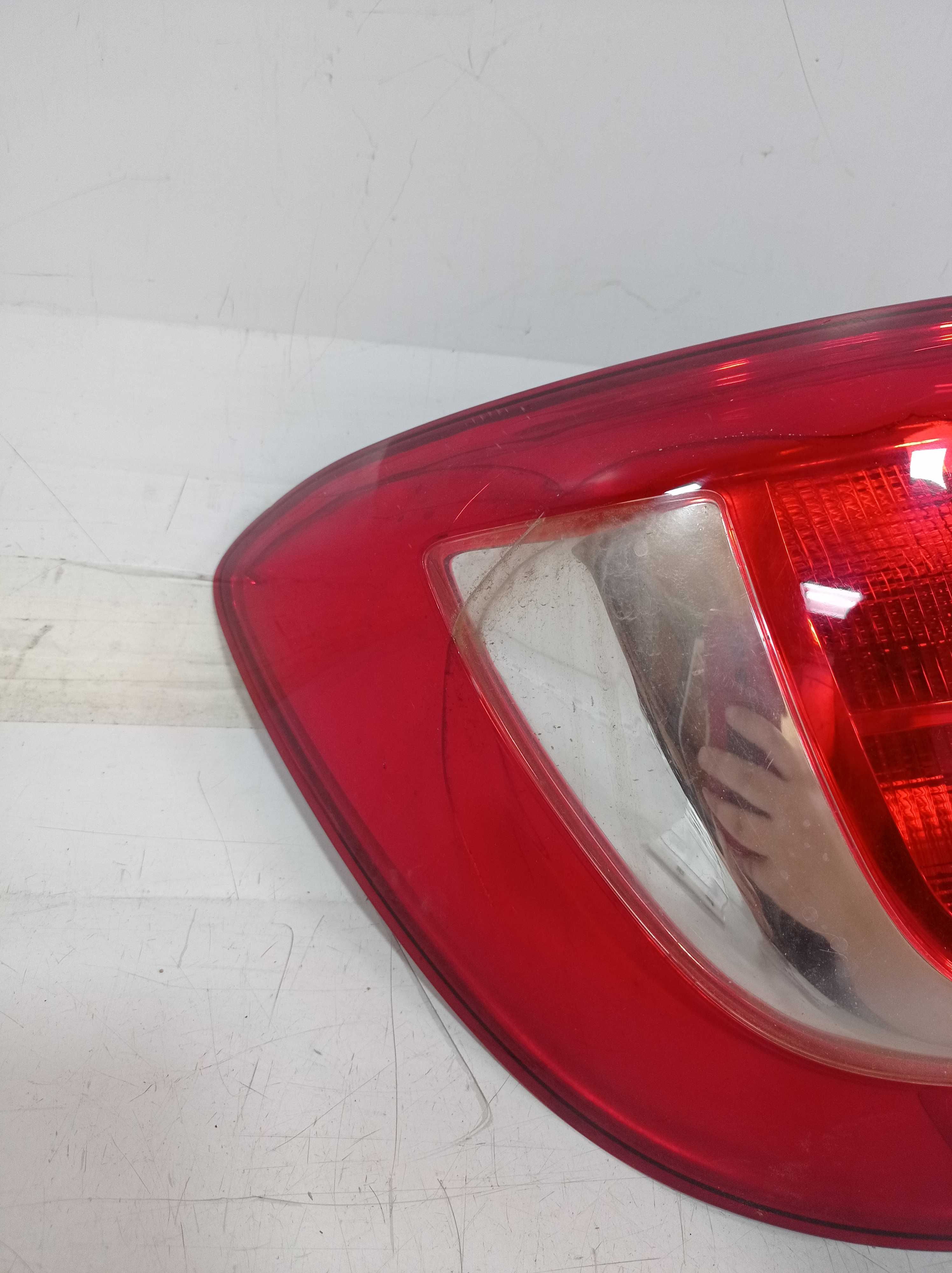 LANTERNA TRAS ESQUERDA RENAULT SANDERO 2015 RECUPERADA 2