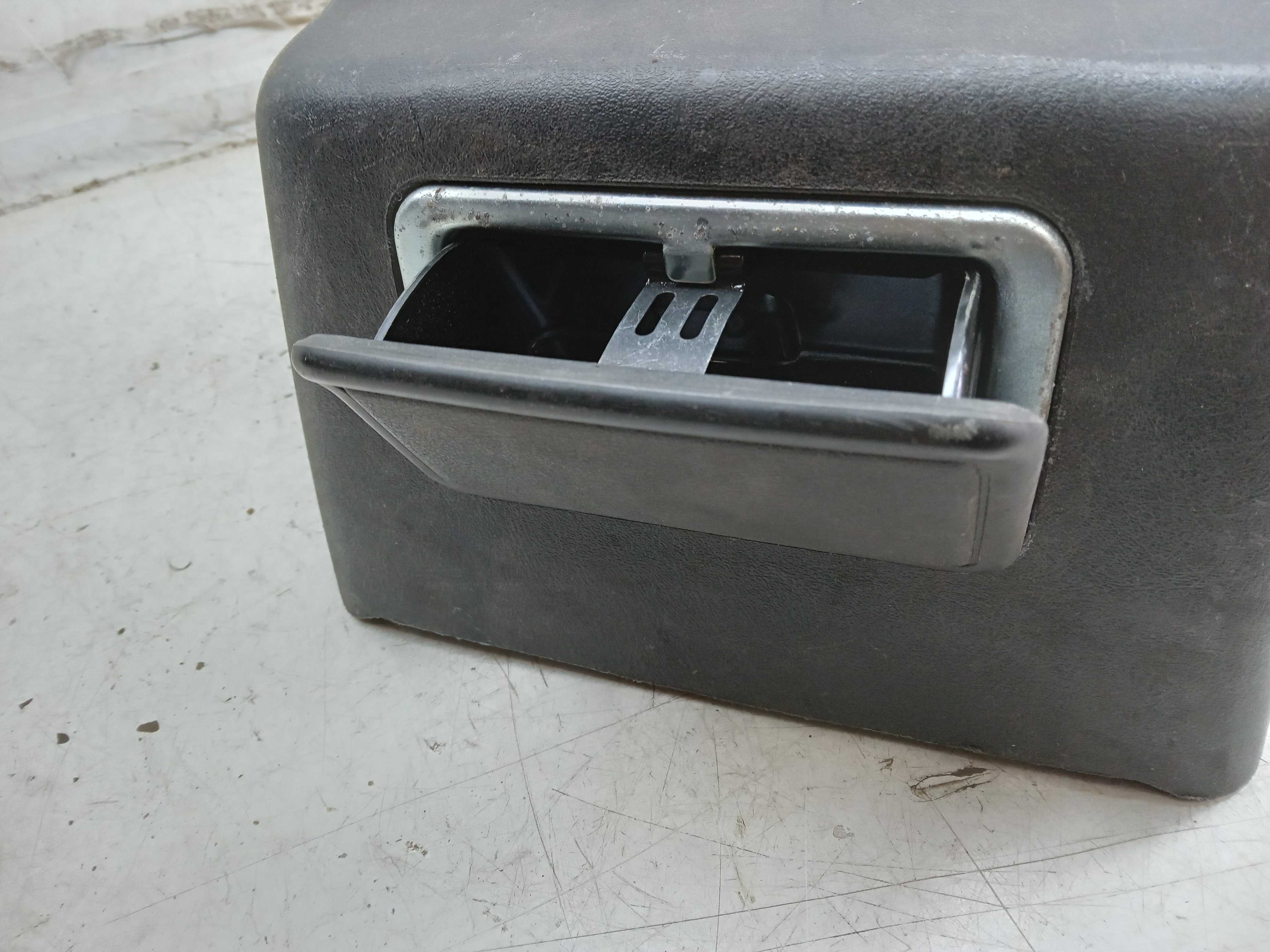 CONSOLE CENTRAL MITSUBISHI PAJERO TR4 2004 3