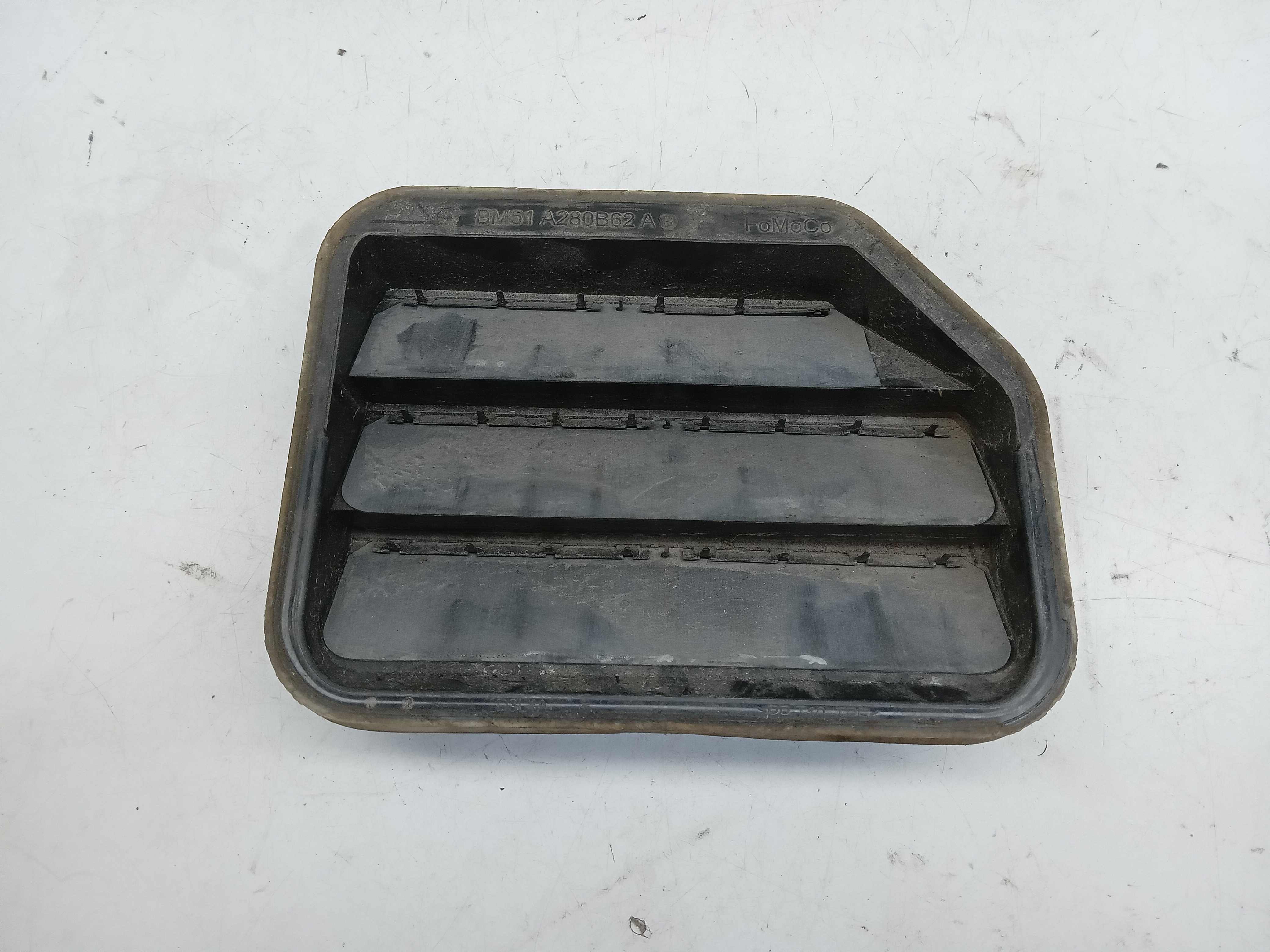 DIFUSOR AR CARROCERIA LD FORD FOCUS 2015 1