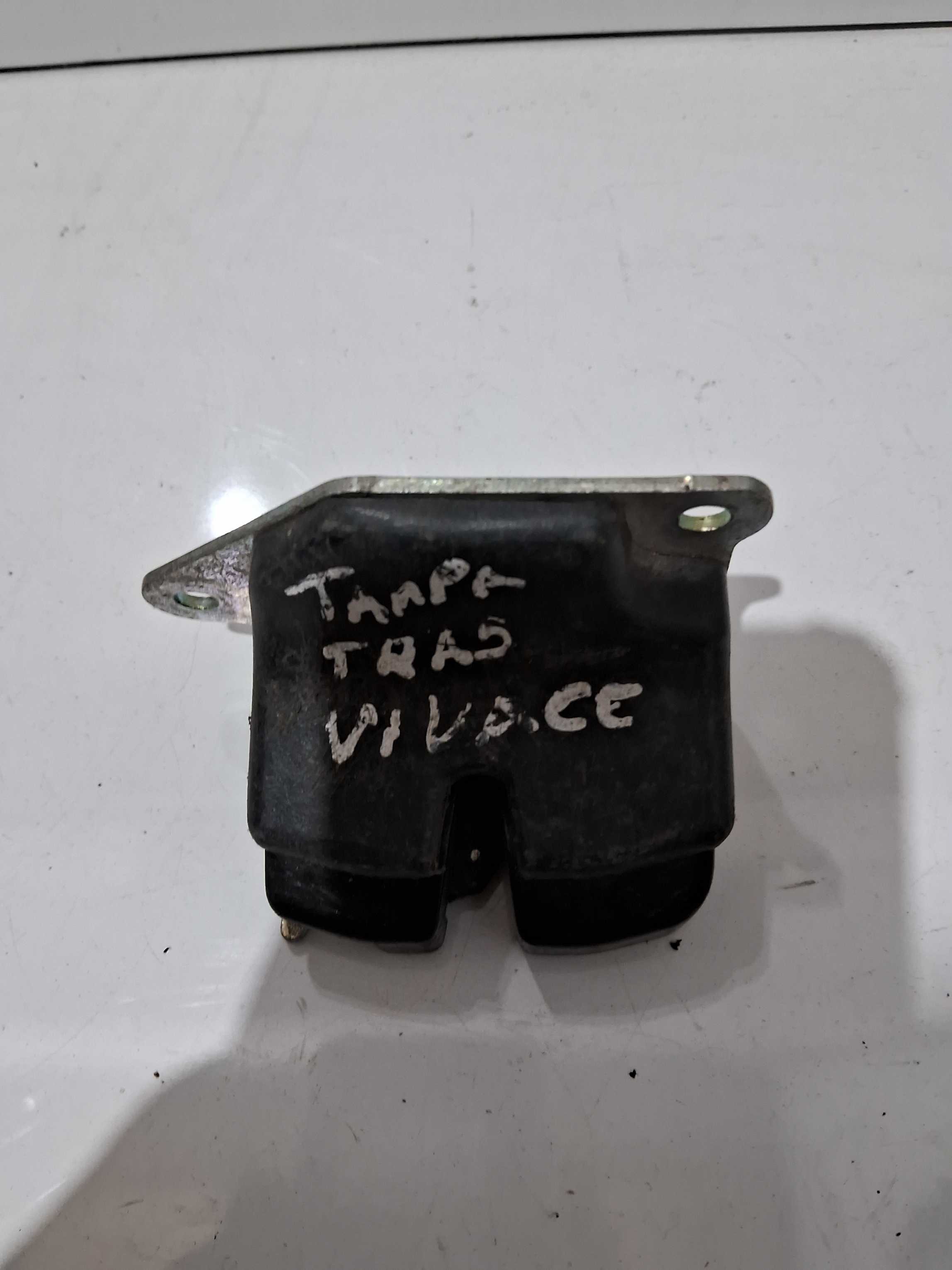 Fechadura tampa traseira Uno Vivace 2015 1