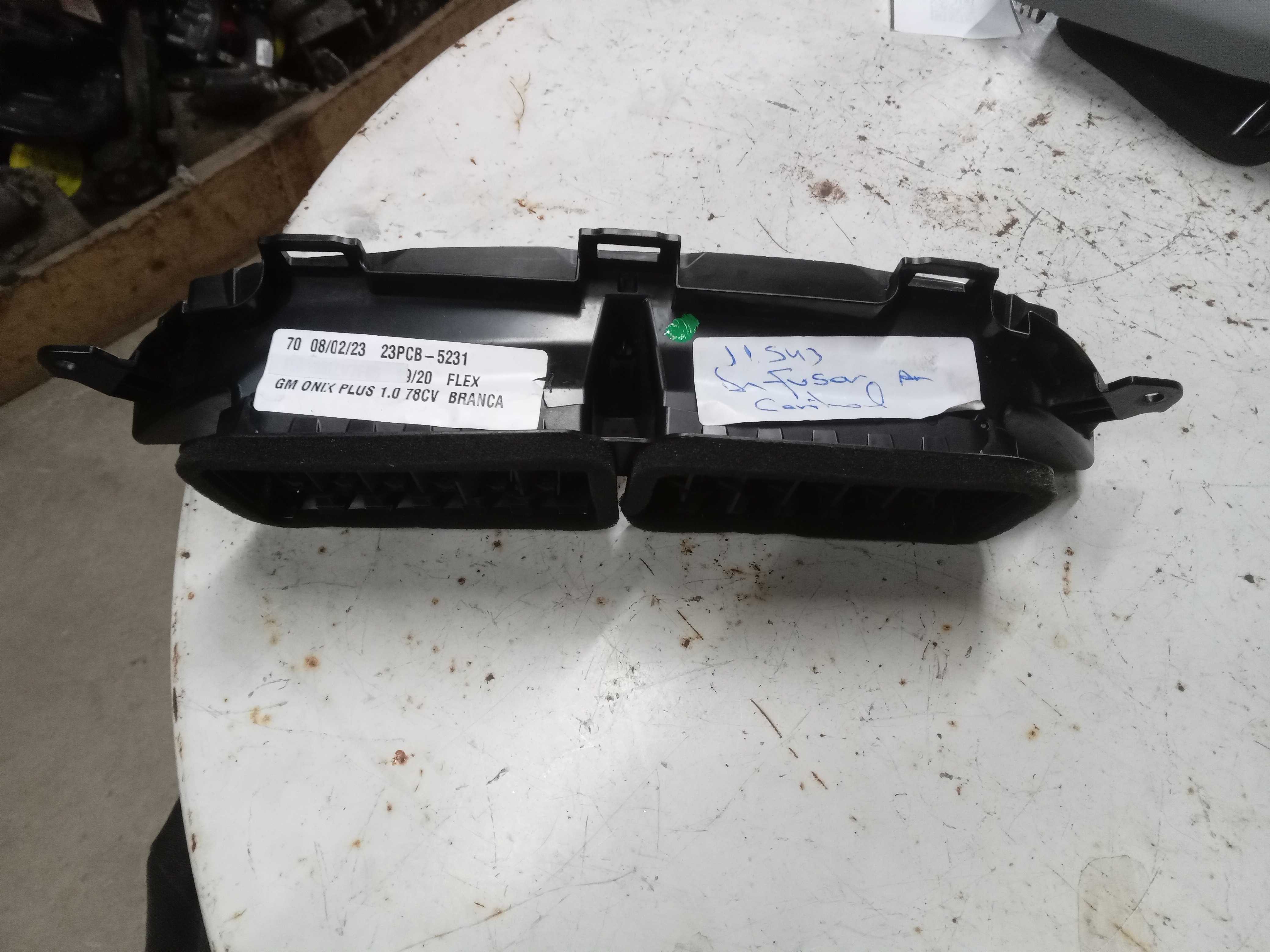 DIFUSOR AR CENTRAL GM ONIX 2020 3