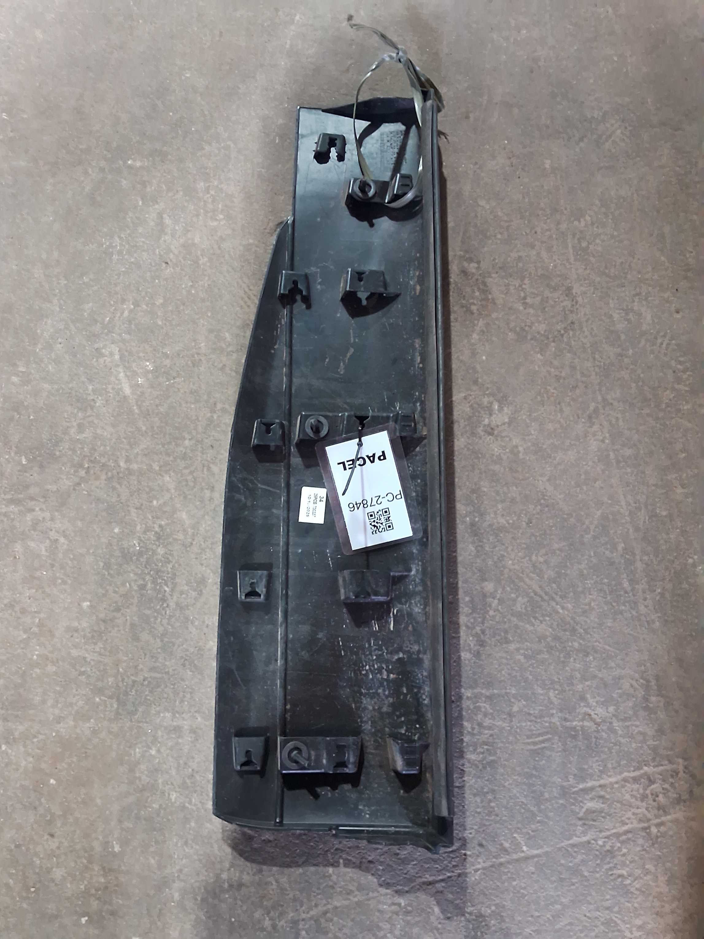 Moldura friso porta traseira direita Peugeot 2008 2