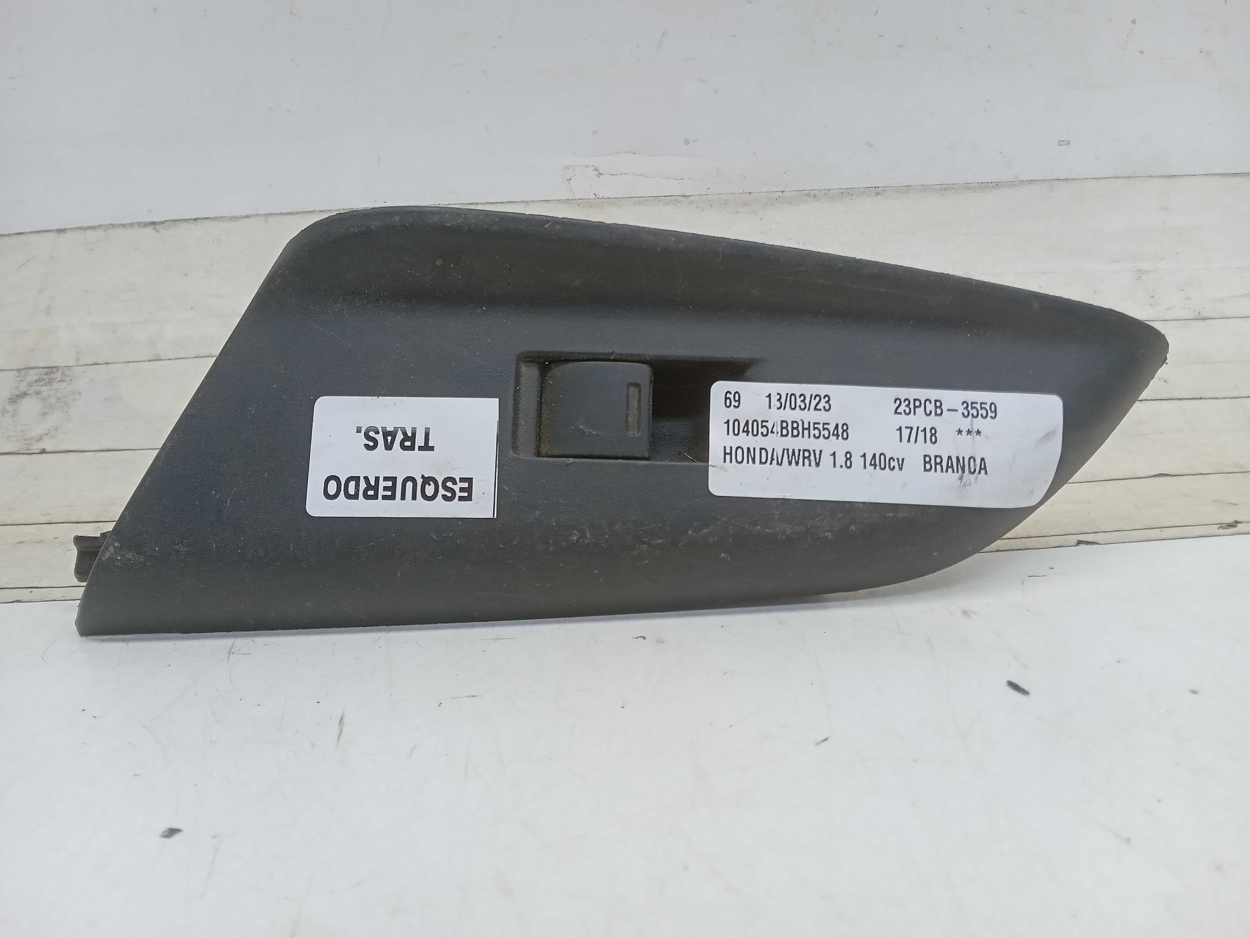 MOLDURA COMANDO BOTAO VIDRO TRASEIRA LE HONDA WRV 2018 1