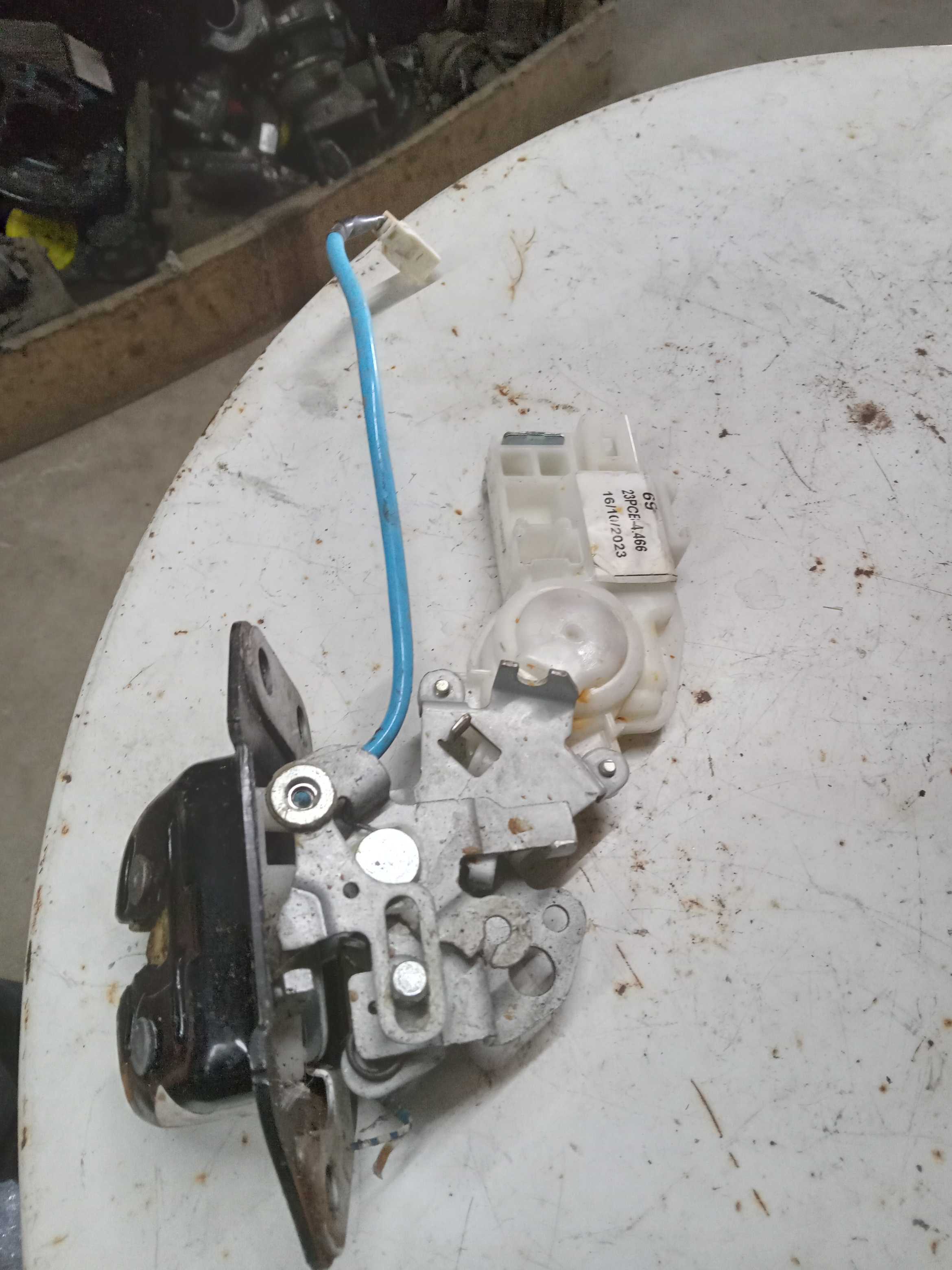 FECHADURA TAMPA TRASEIRA NISSAN MARCH 2017 2