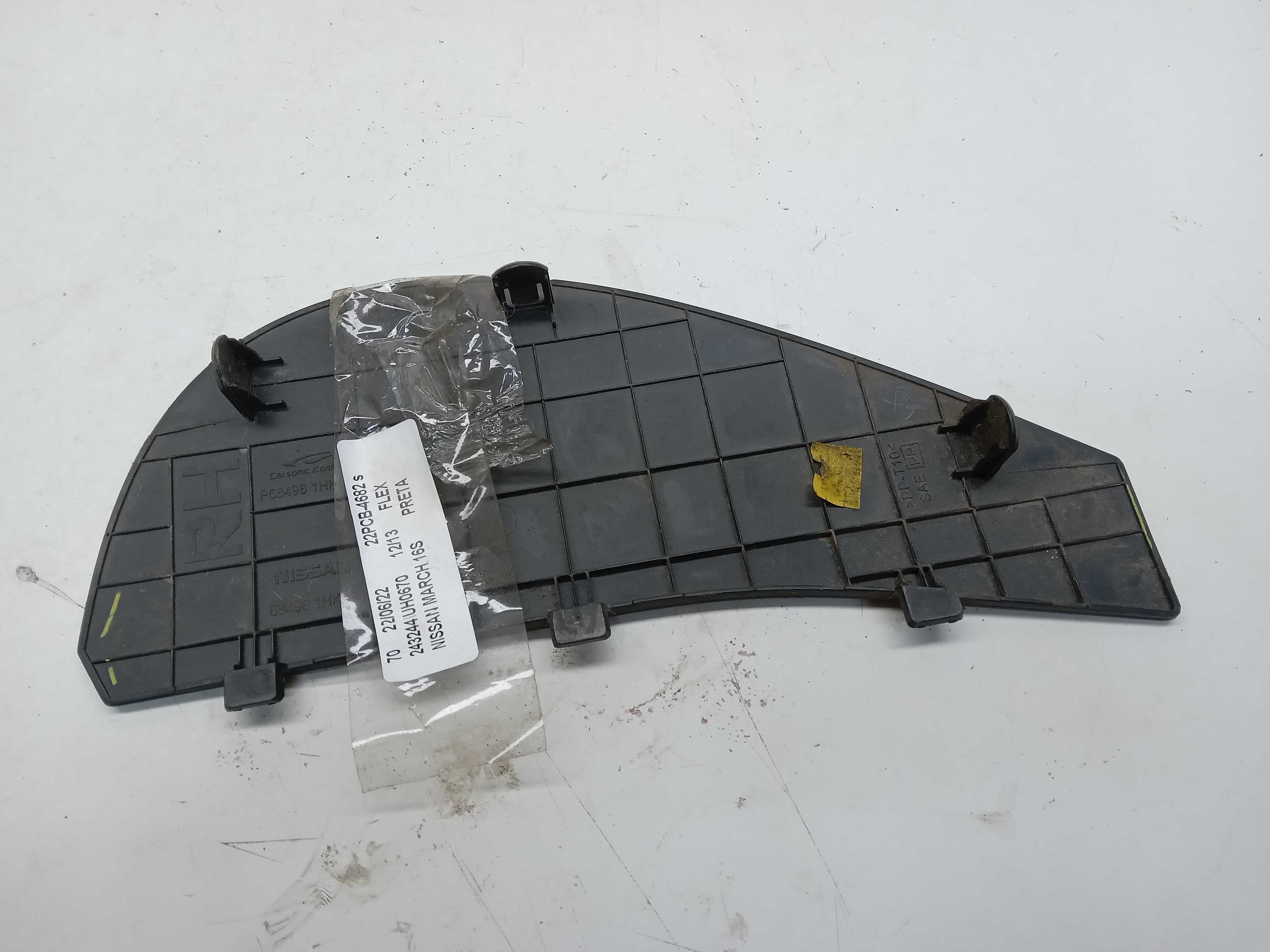 ACABAMENTO MOLDURA LATERAL PAINEL LD NISSAN VERSA 2012