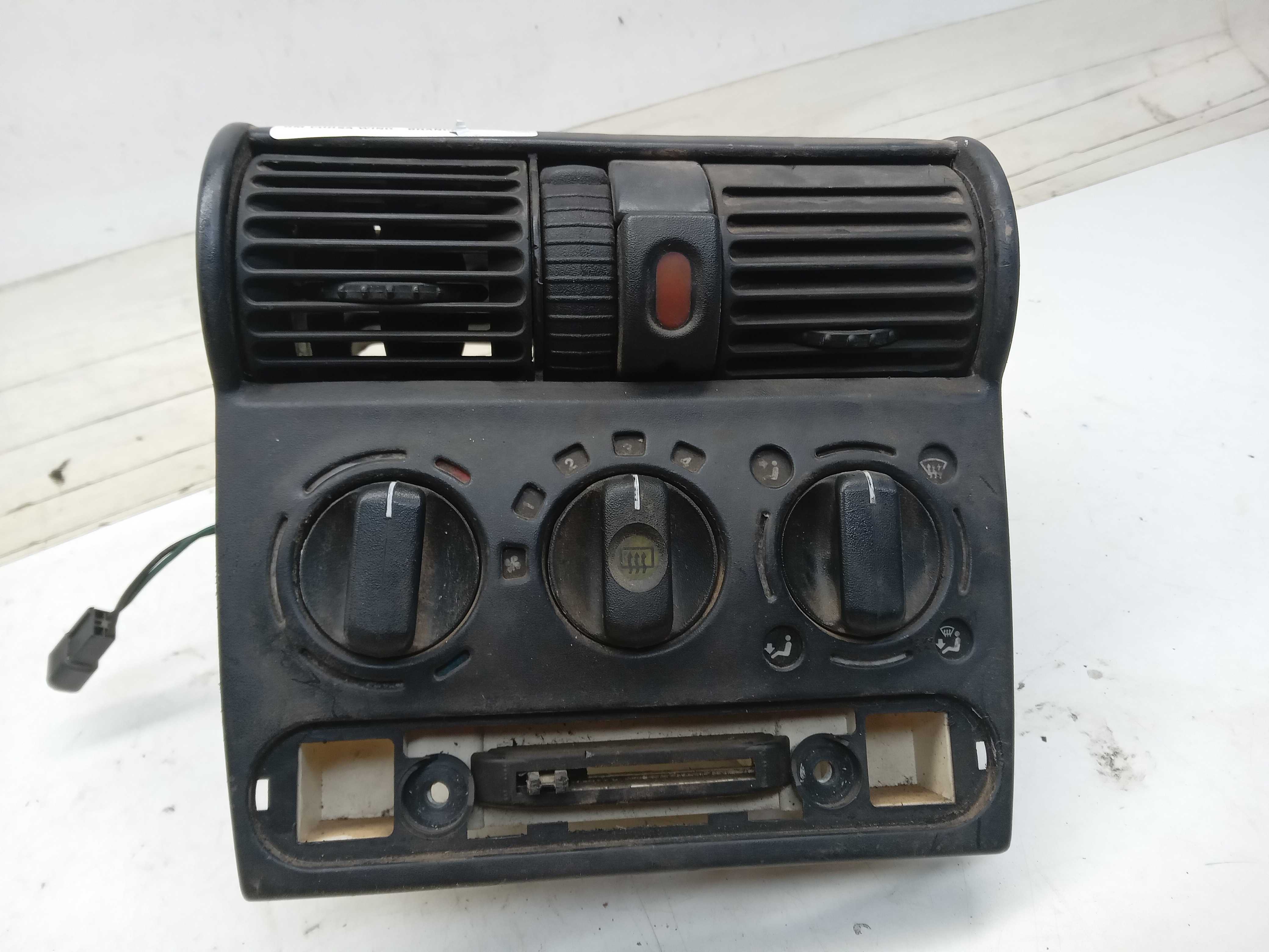 MOLDURA COMANDO AR COM DIFUSOR GM CORSA WIND 2002 1