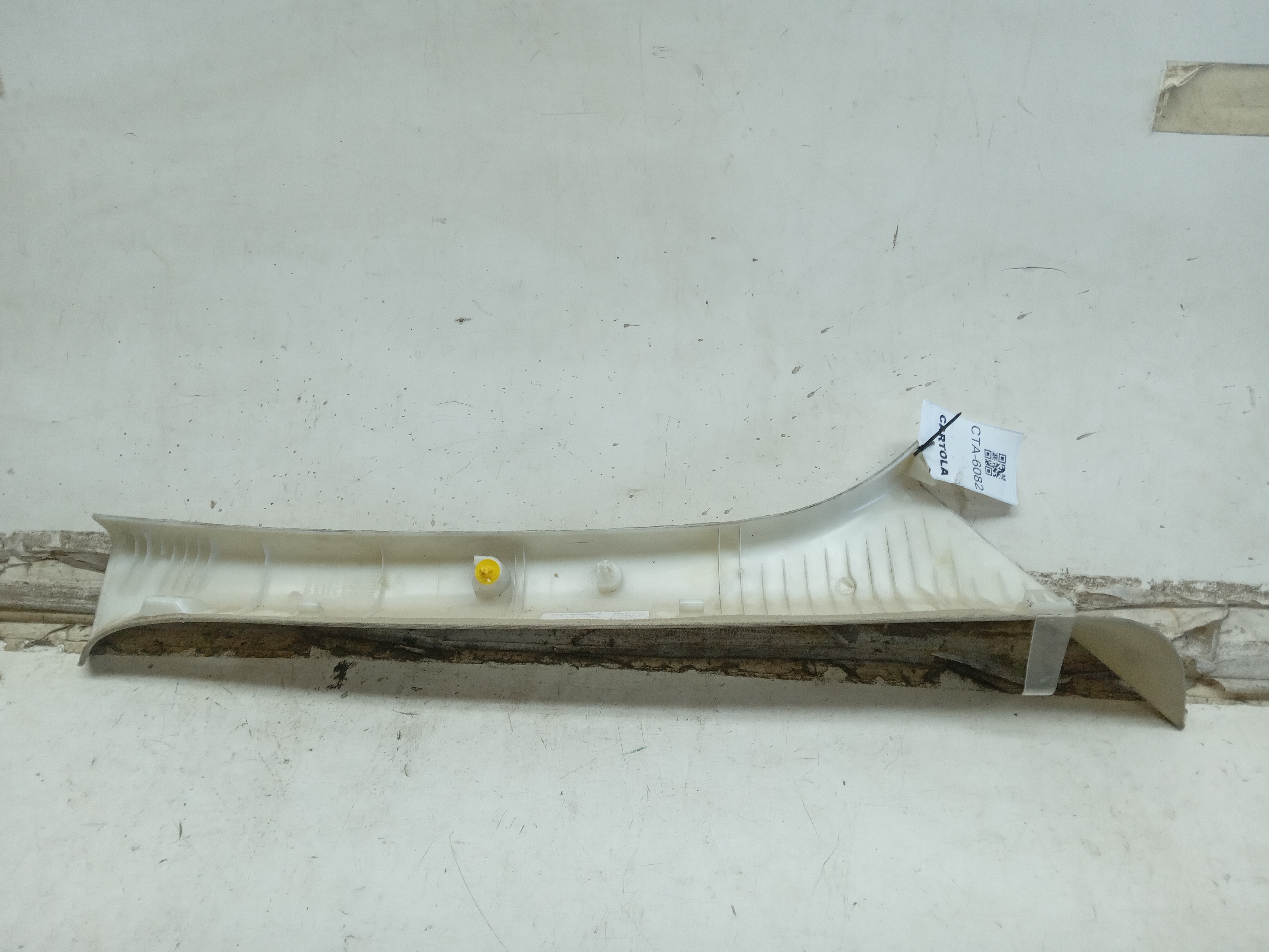 MOLDURA ACABAMENTO COLUNA PARABRISA LE VOLVO XC60 2011 2