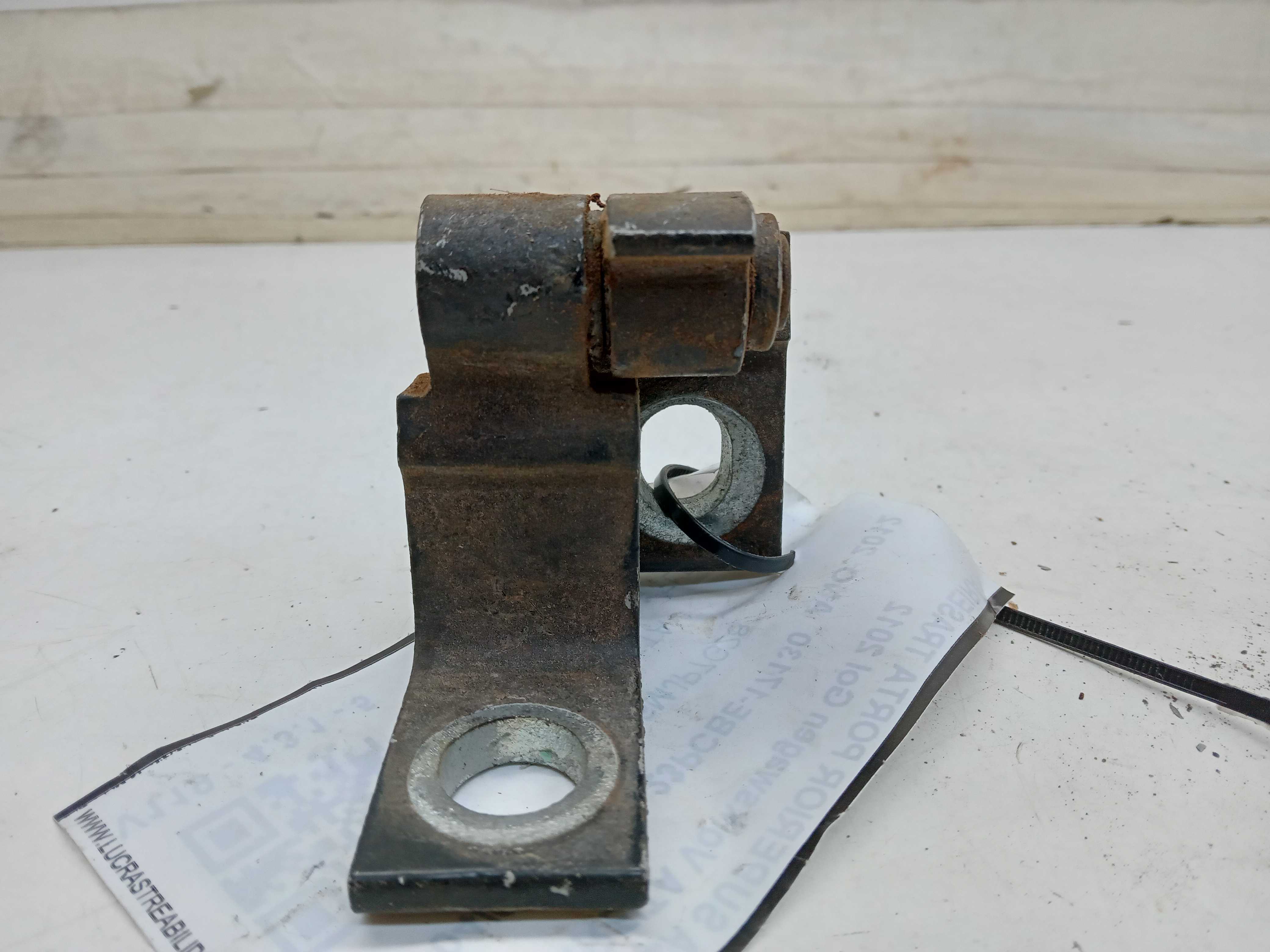 DOBRADIÇA SUPERIOR PORTA TRASEIRA LD VW Gol 2012 1