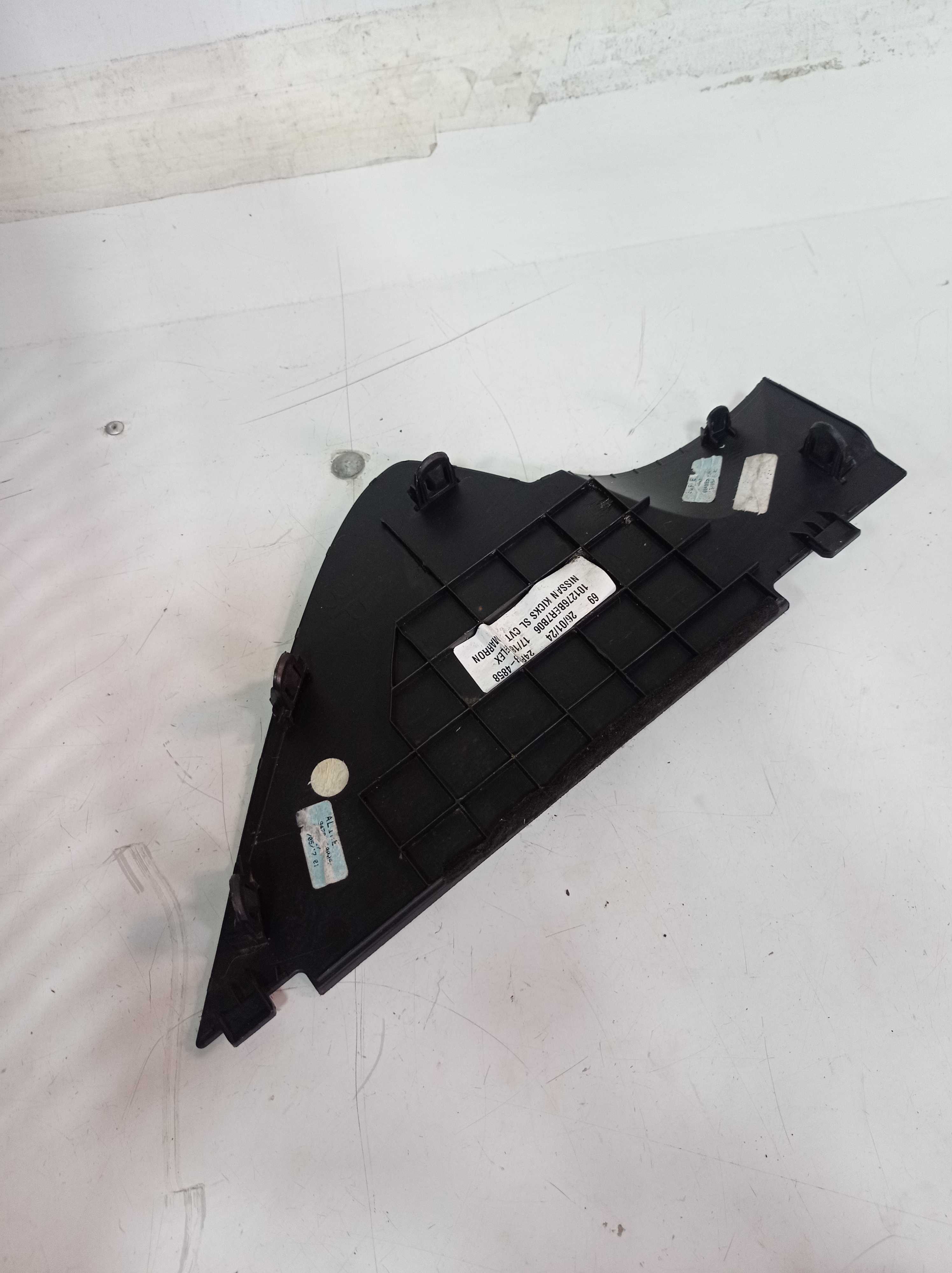 ACABAMENTO LATERAL ESQUERDO PAINEL NISSAN KICKS 2020 2