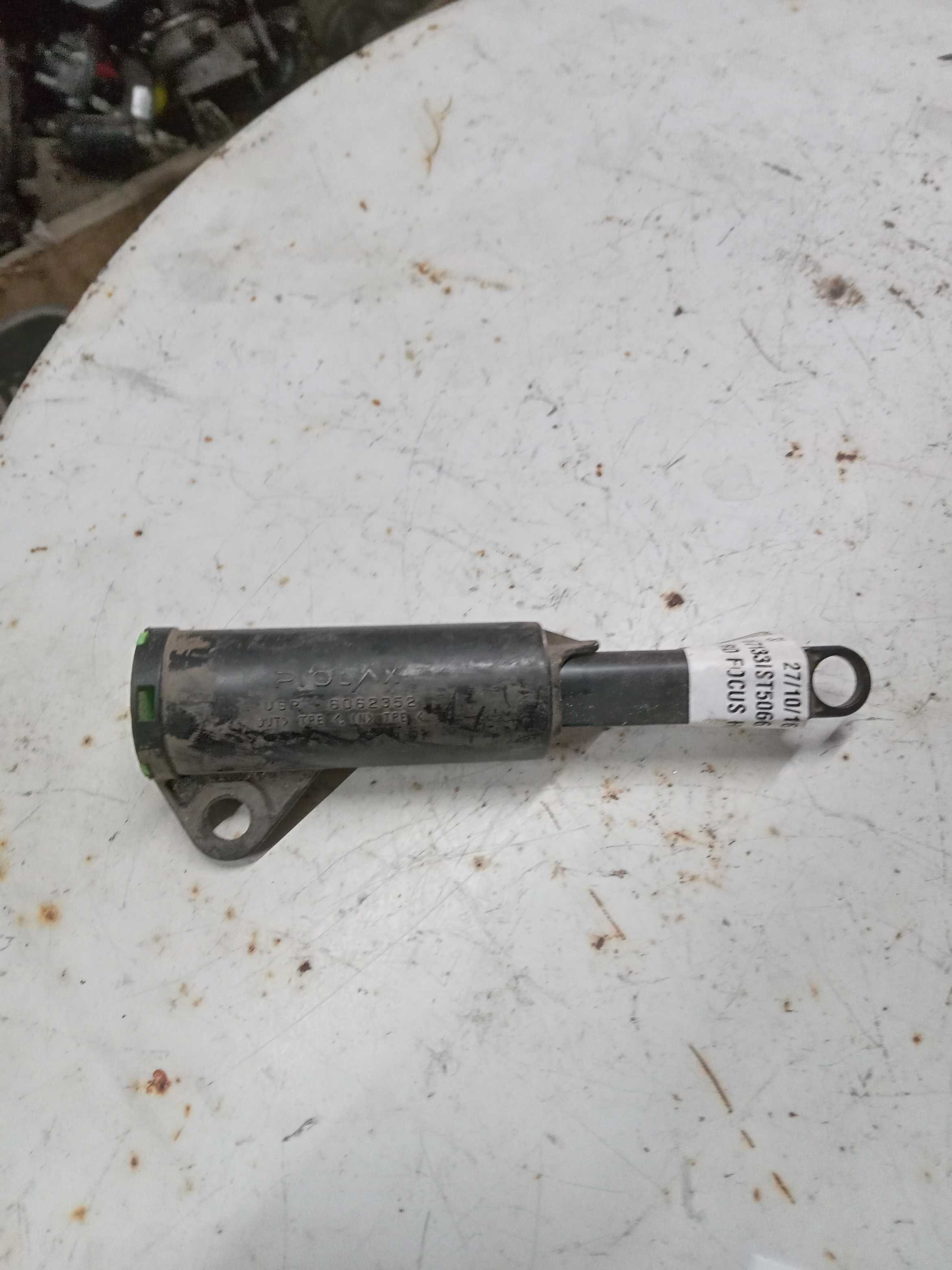 AMORTECEDOR PORTA LUVAS FORD FOCUS 2005 A 2010 1