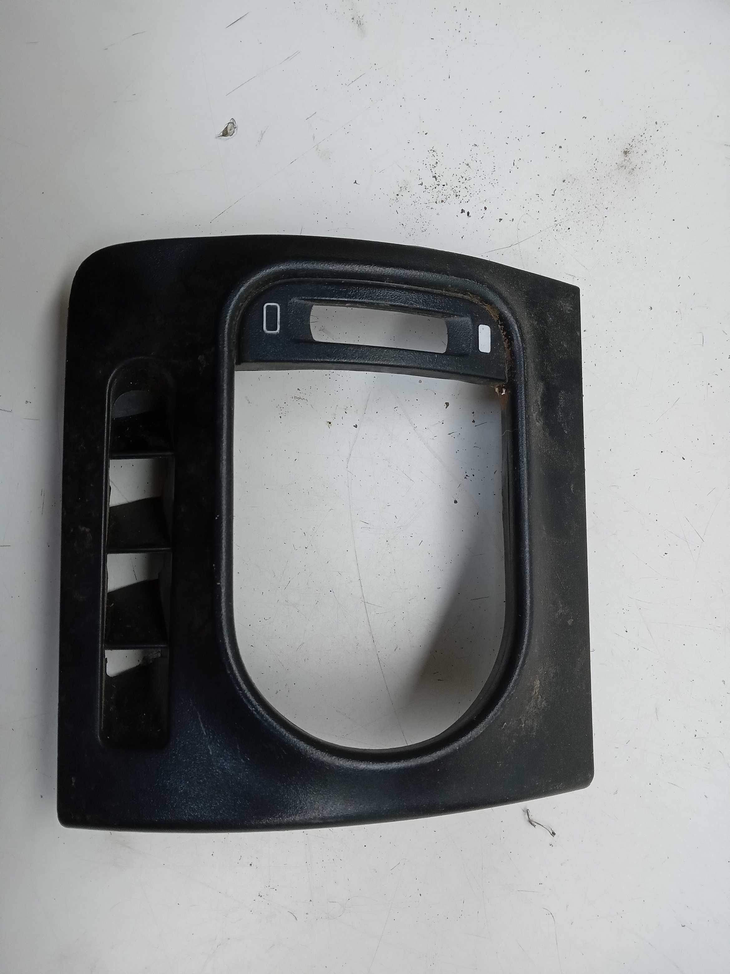 MOLDURA DIFUSOR AR LATERAL LE FIAT PALIO WEEKEND 1