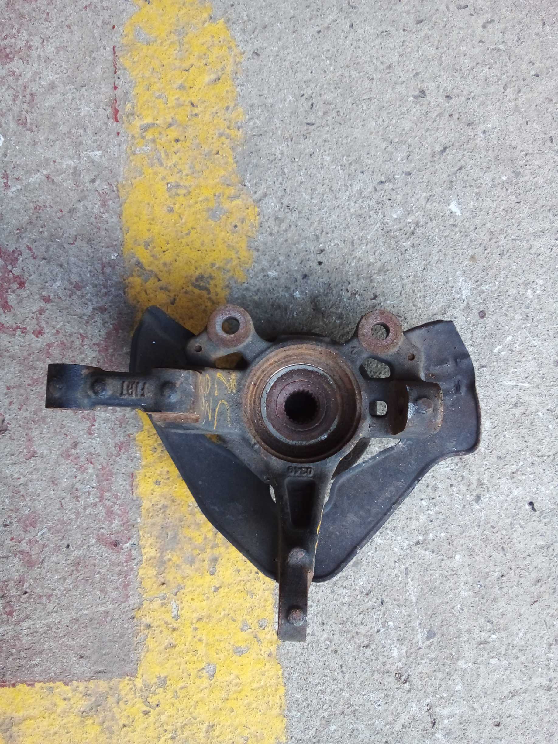 CUBO MONTANTE DIANTEIRO ESQUERDO FIAT UNO VIVACE 1