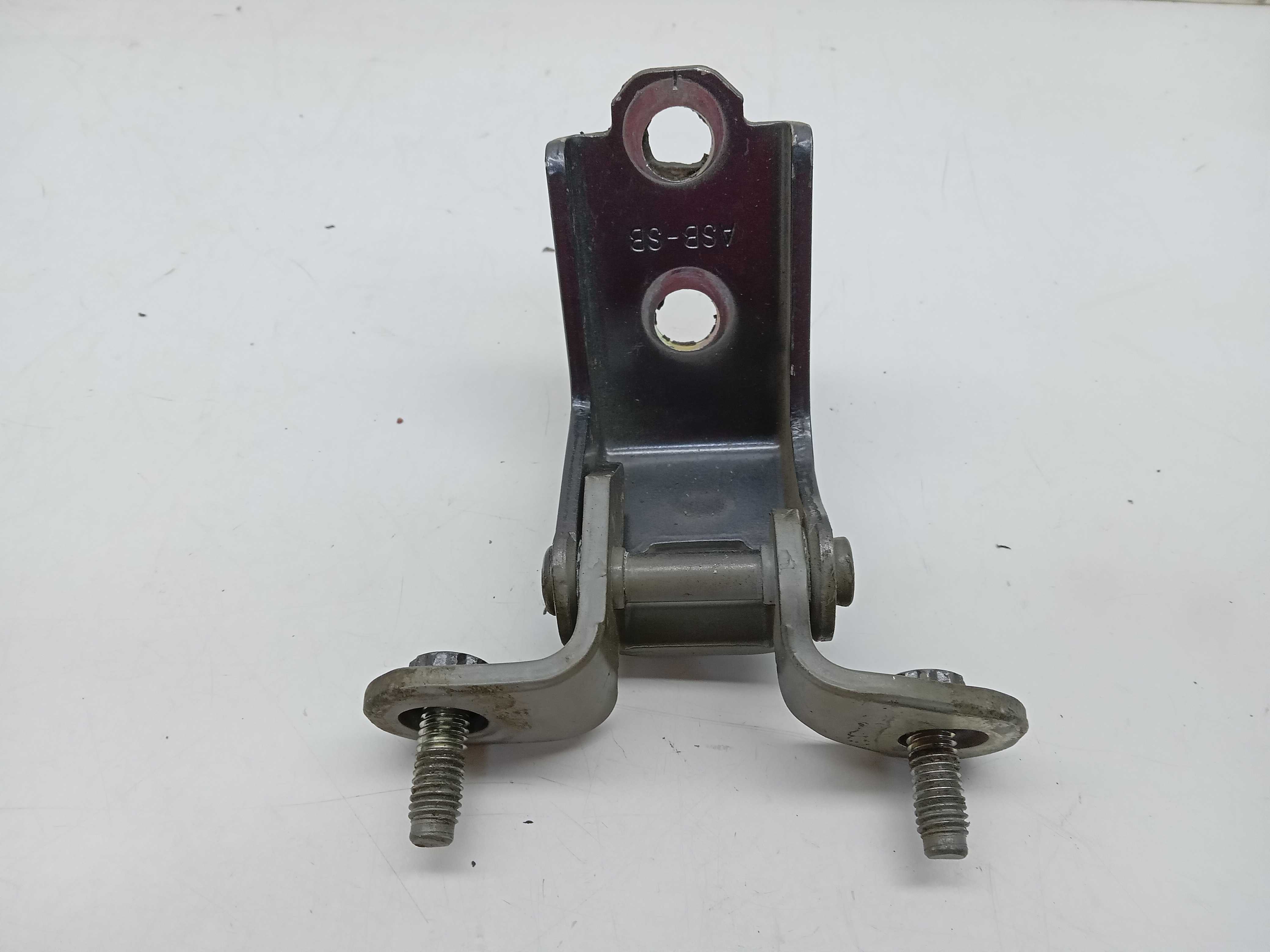 DOBRADIÇA INFERIOR PORTA TRASEIRA LD HONDA CIVIC HRV 2