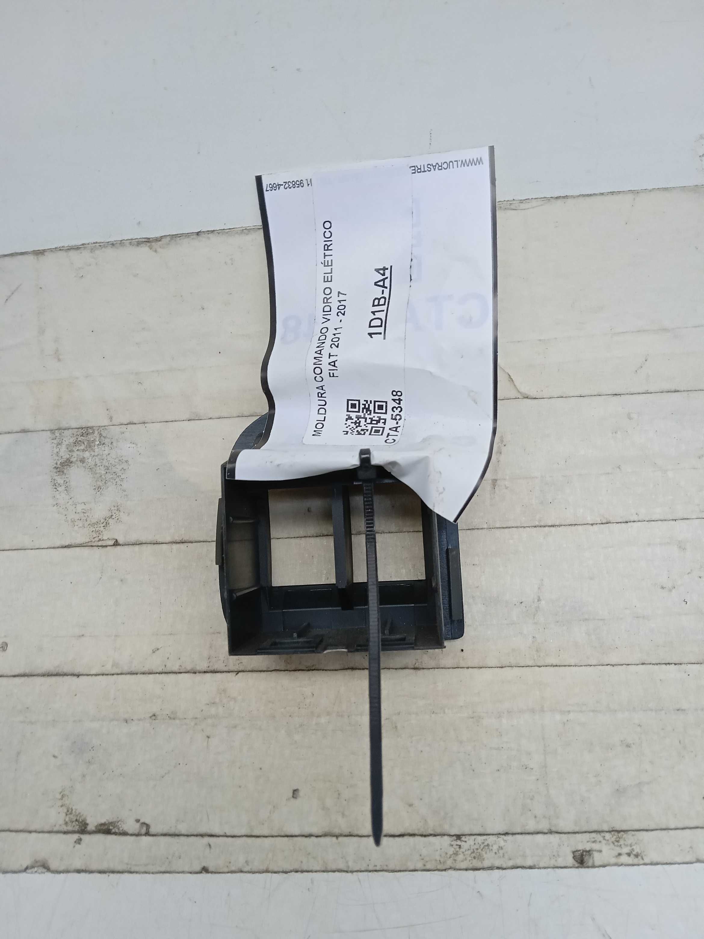 MOLDURA COMANDO BOTAO VIDRO DIANTEIRO LE FIAT DOBLO 2016 2