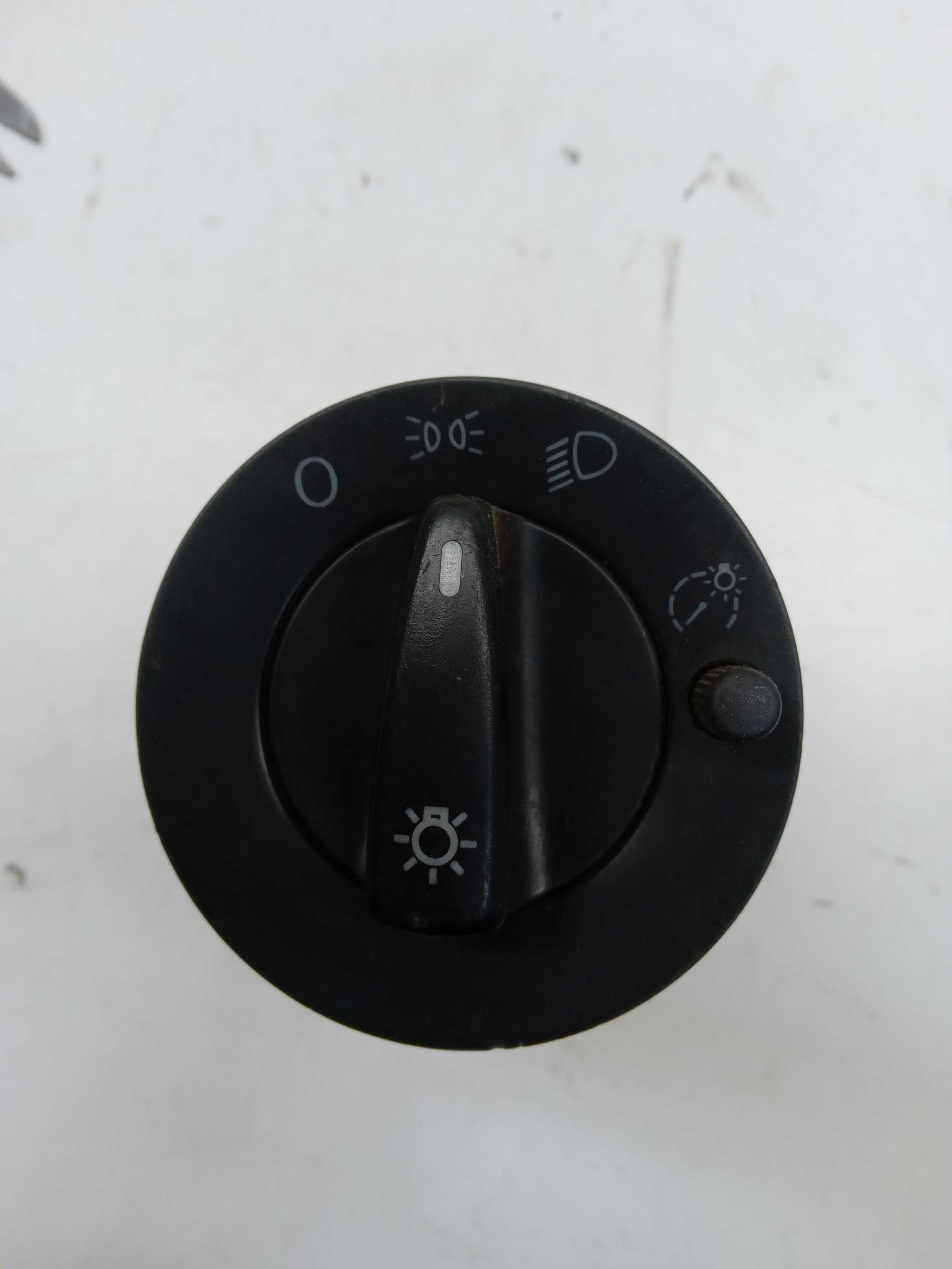 MOLDURA BOTAO CHAVE LUZ VW UP 2019 1