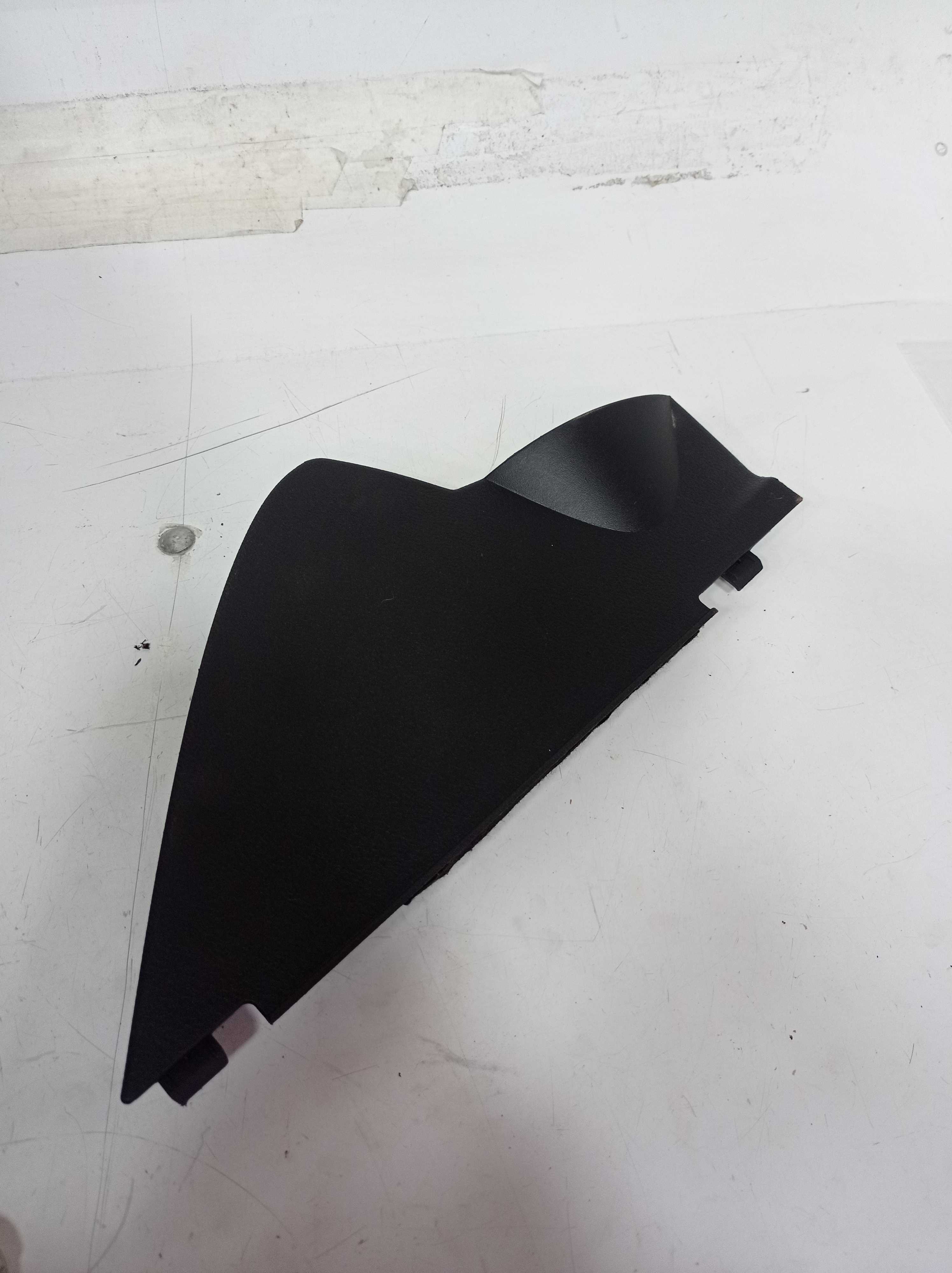 Acabamento painel direito lateral nissan kicks 2016 a 2022 1