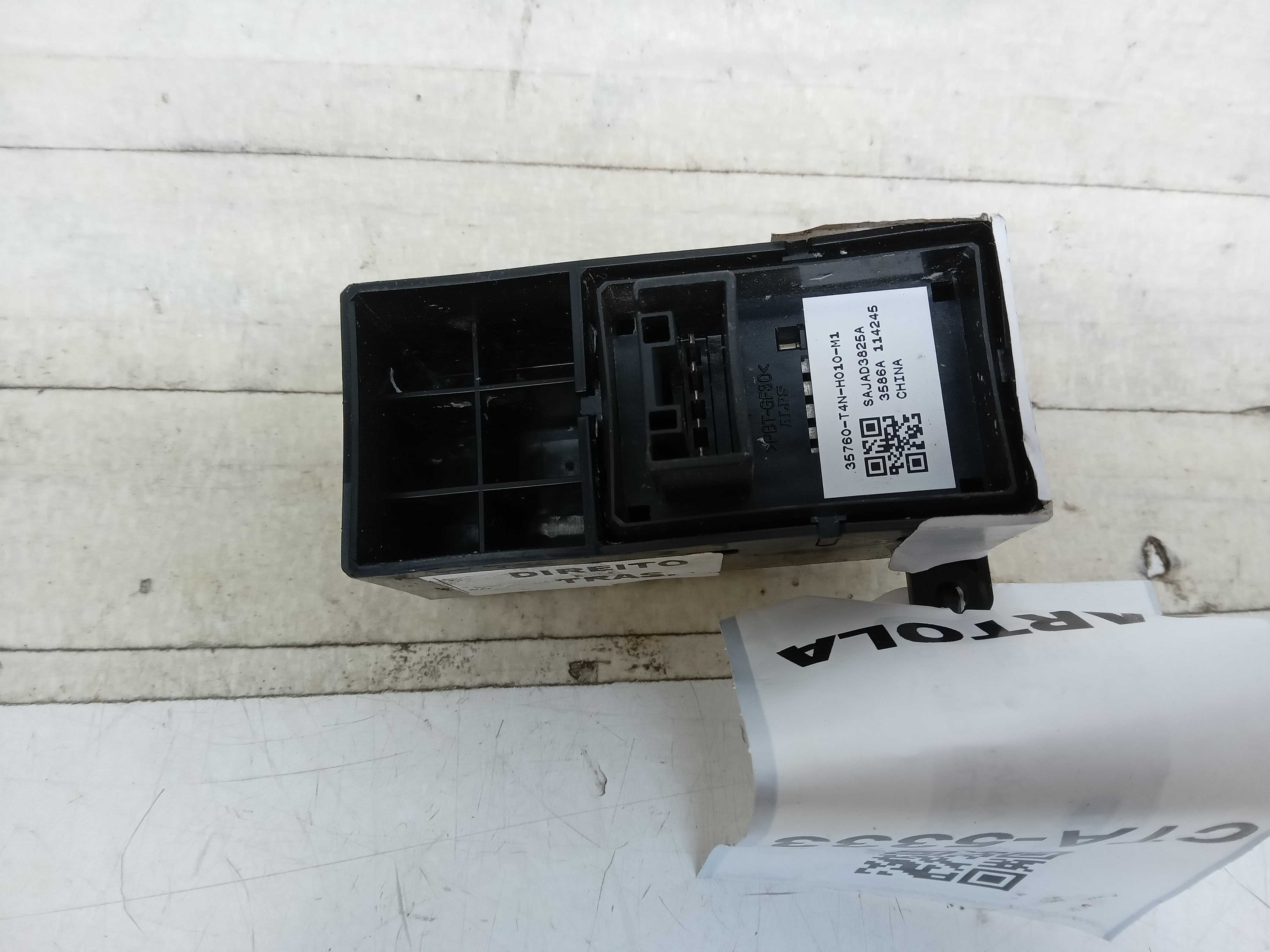 MOLDURA COMANDO BOTAO VIDRO TRASEIRO LD HONDA HRV 2018 2