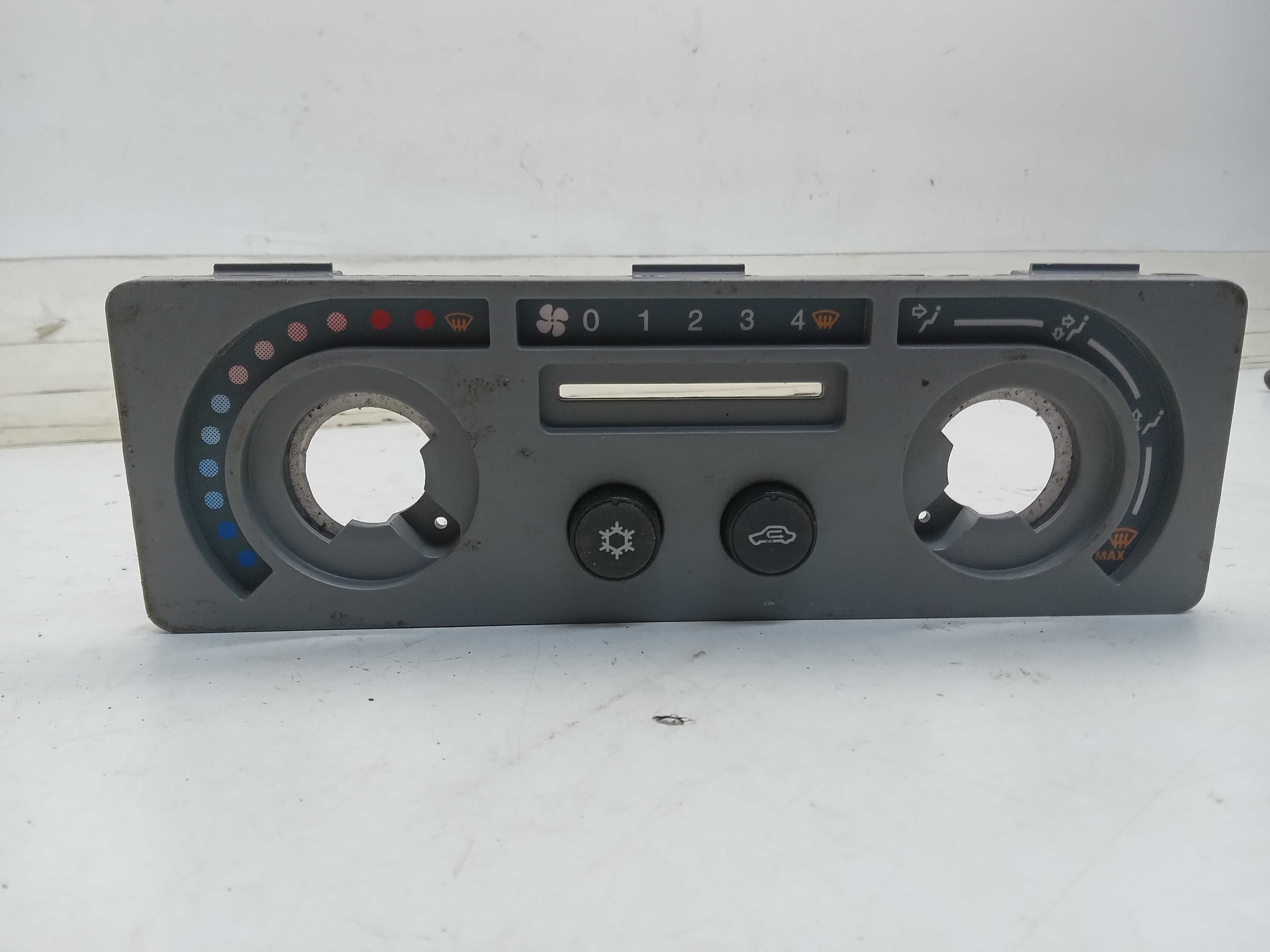 MOLDURA COMANDO AR FIAT UNO 2004 1