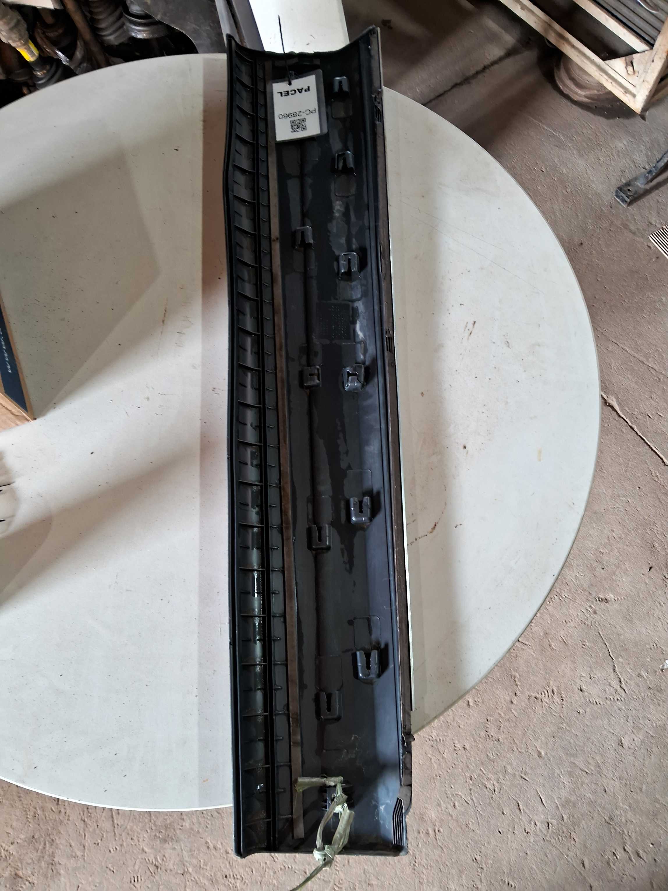 Moldura friso porta Vw Tiguan dianteira esquerda 2012 2