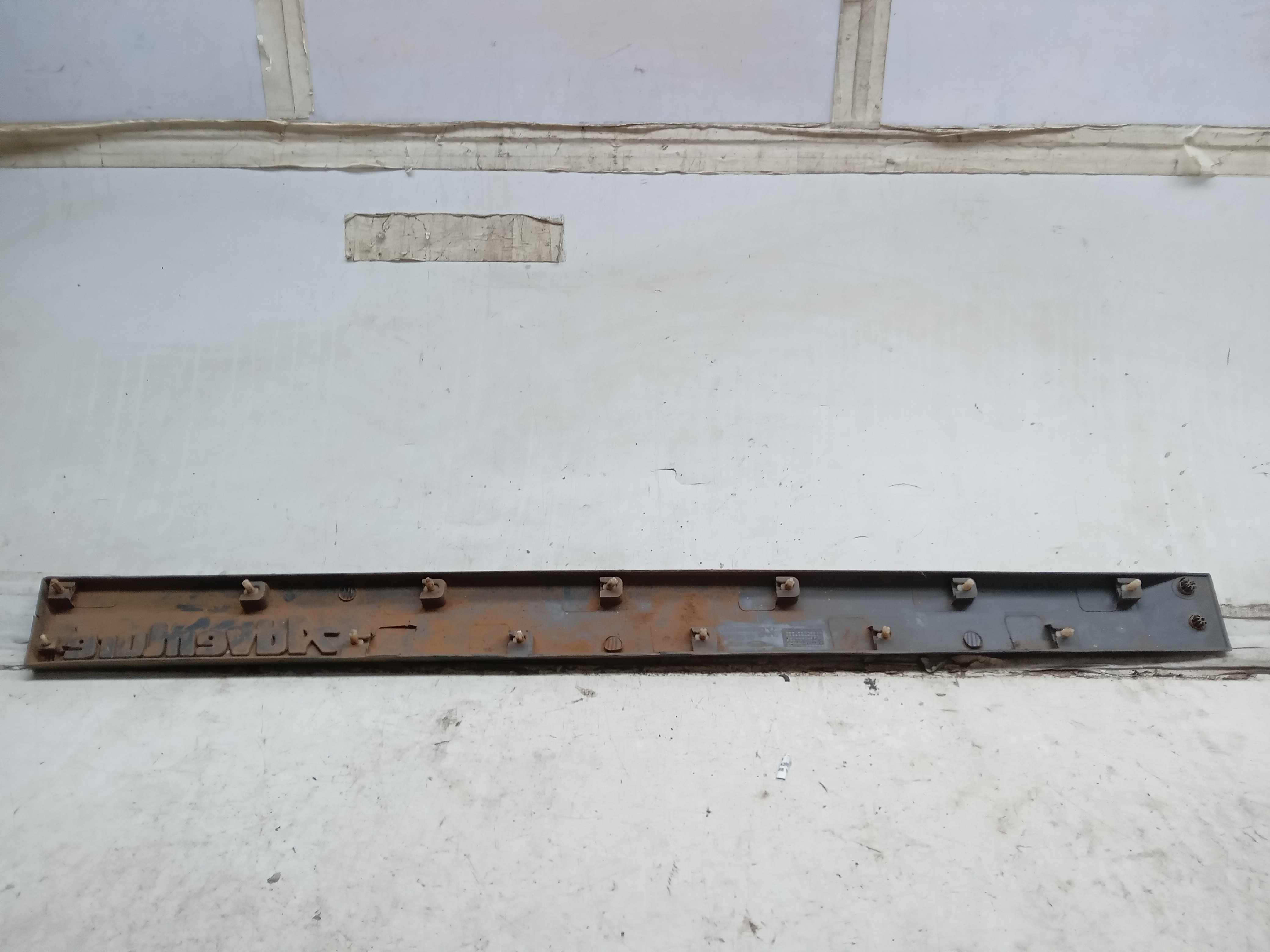 MOLDURA PORTA DIANTEIRA LE FIAT STRADA ADVENTURE 2012