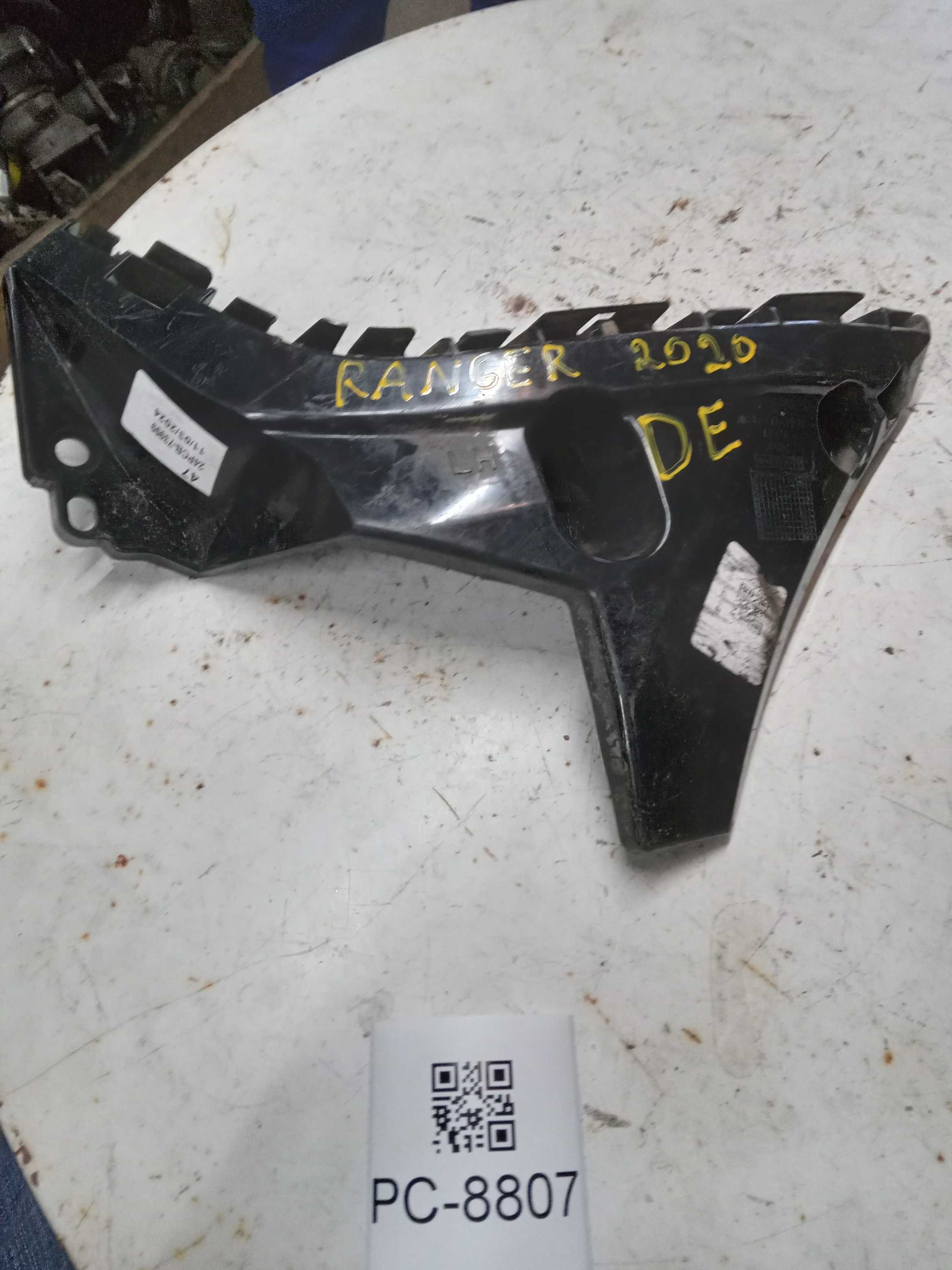 GUIA PARACHOQUE LADO ESQUERDO FORD RANGER 2020 1