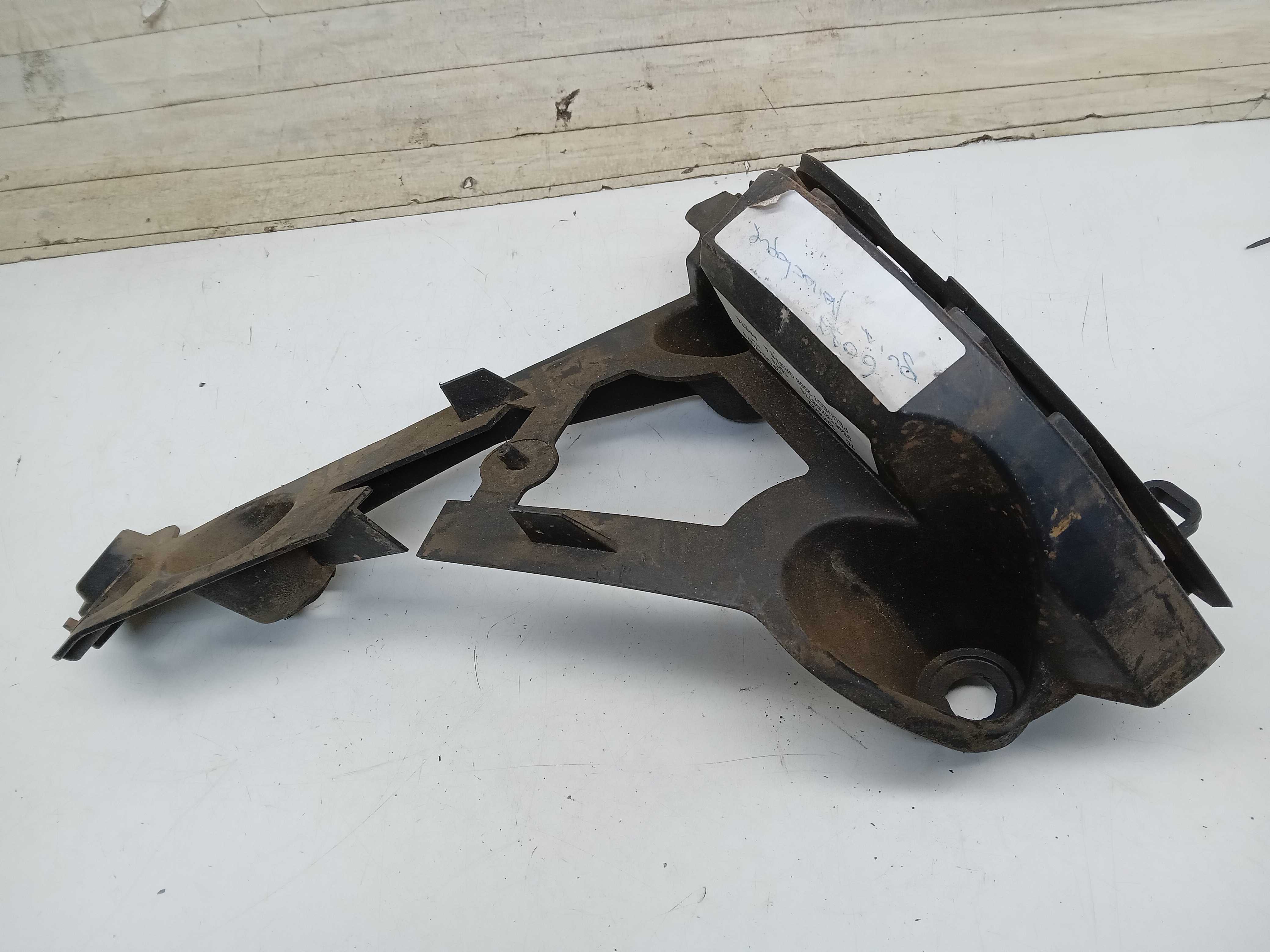 GUIA PARACHOQUE TRASEIRO LD PEUGEOT 2008 1