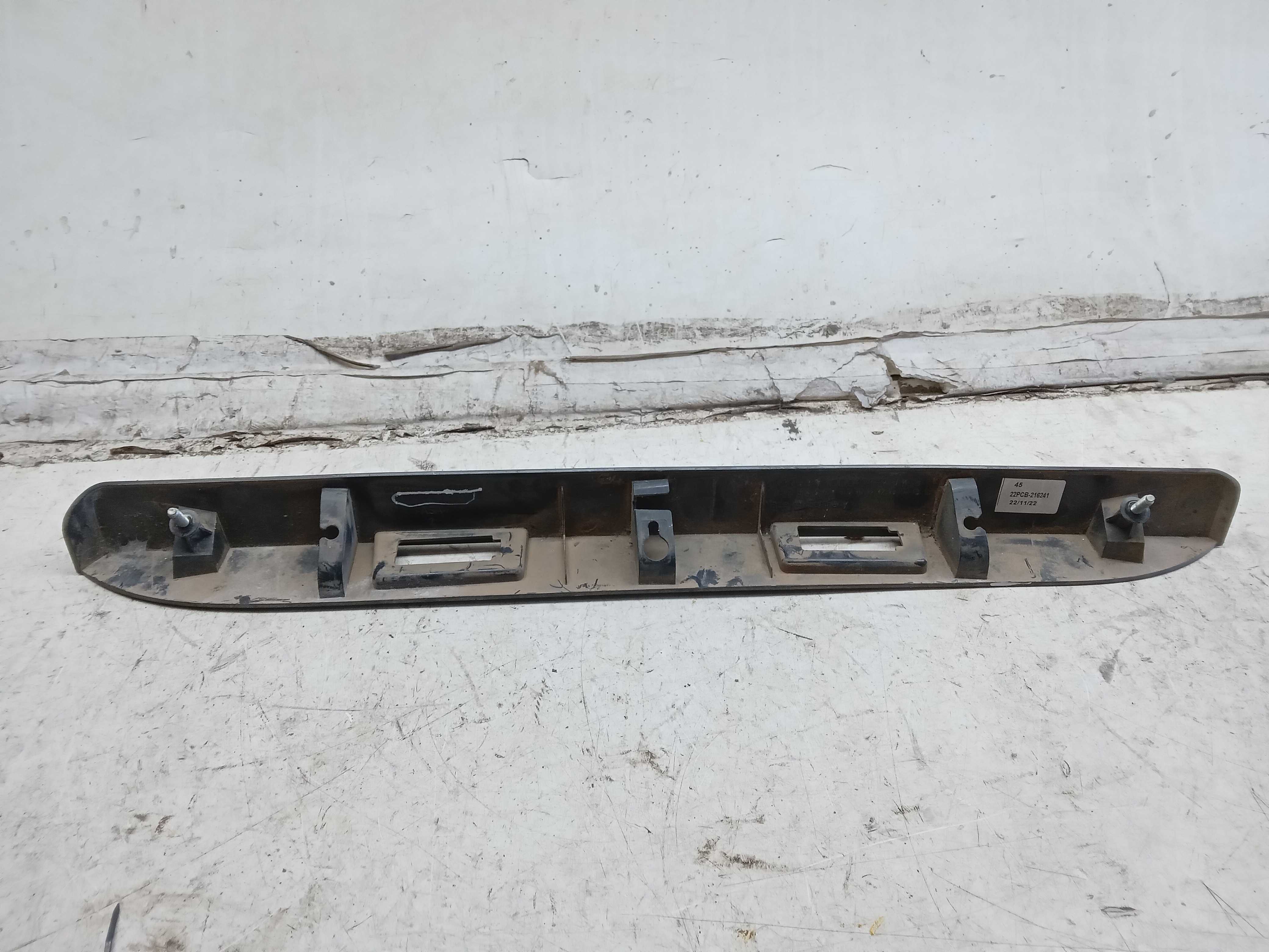 MOLDURA SUPORTE LUZ PLACA MB SPRINTER 416 2