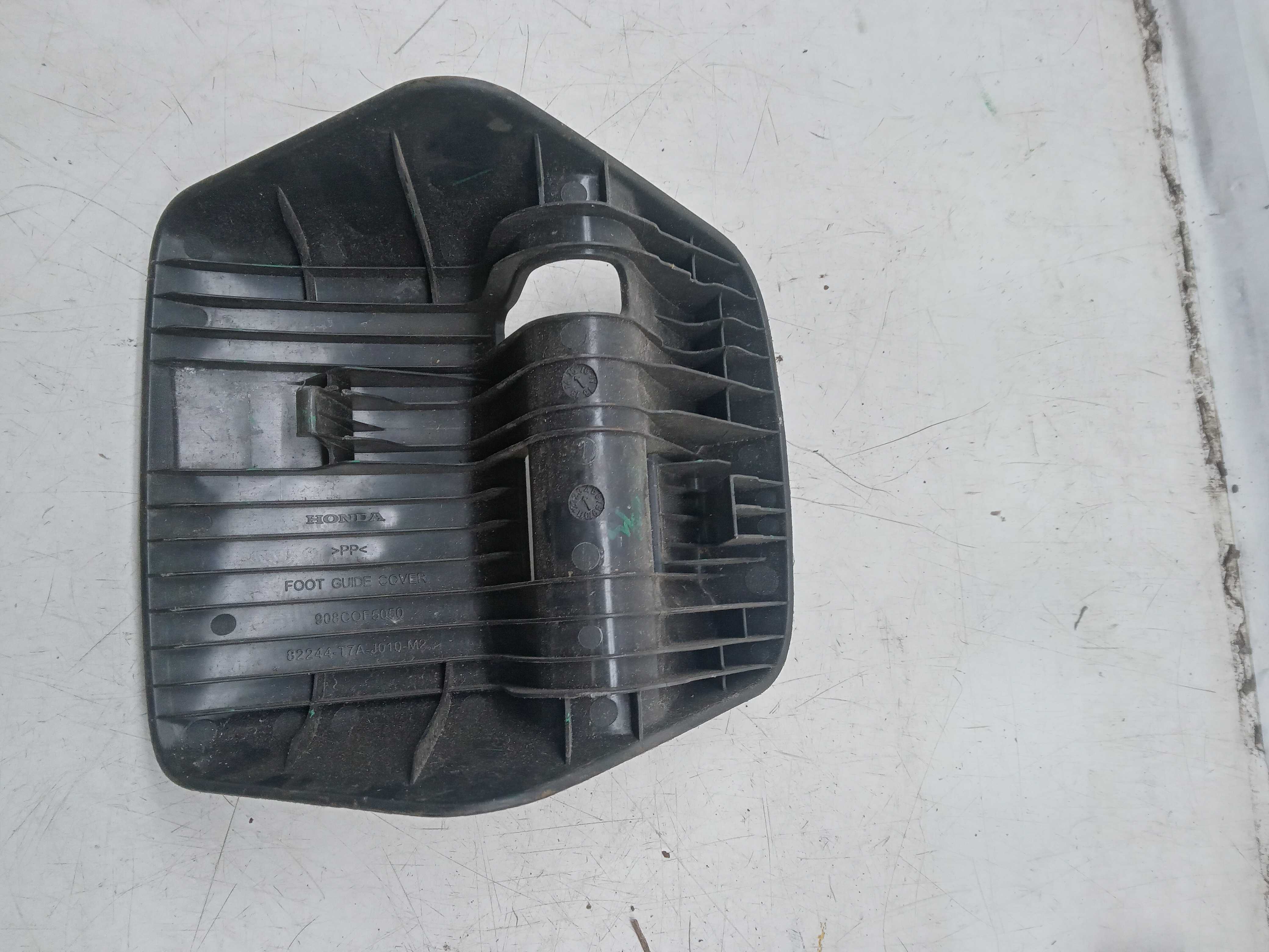 ACABAMENTO MOLDURA TRAVA BANCO TRASEIRO HONDA WRV 2