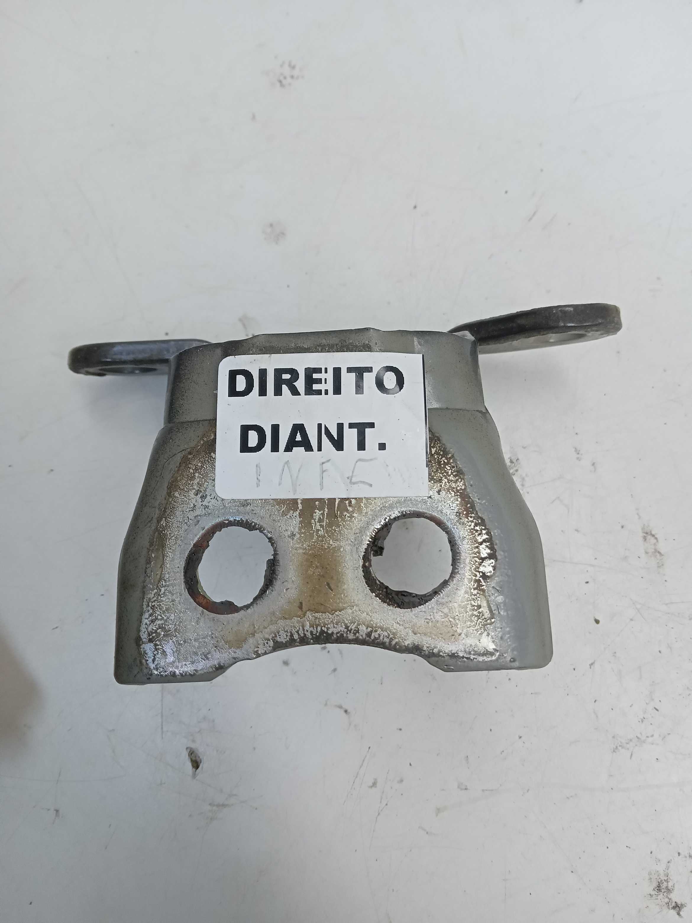 DOBRADIÇA INFERIOR PORTA DIANTEIRA LD HONDA HRV 2015 1