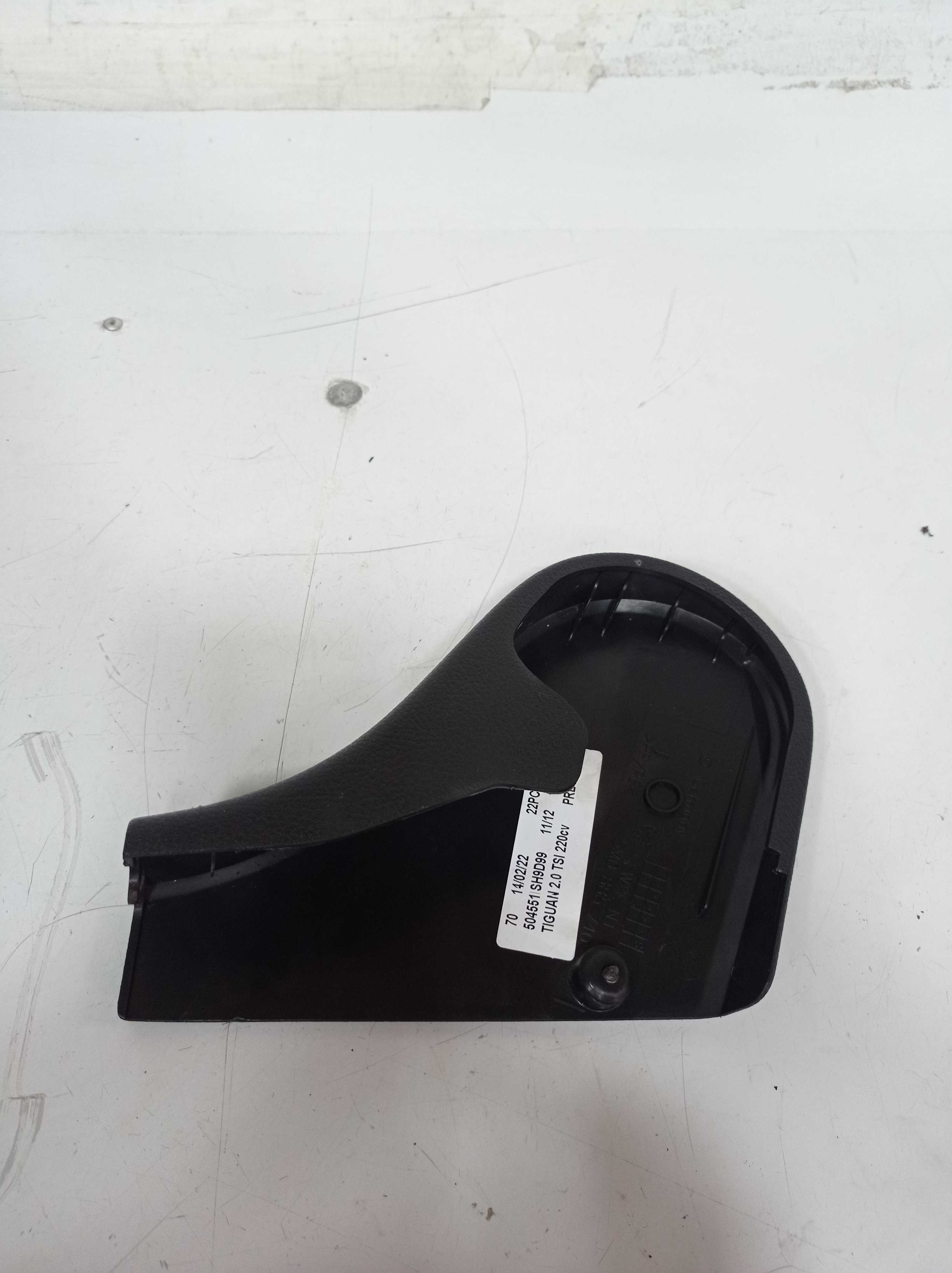 ACABAMENTO EXTERNO BANCO TRASEIRO DIREITO TIGUAN 2012 2