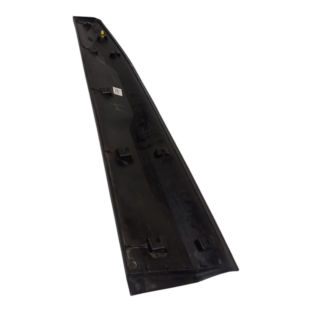 Moldura Porta Dianteira Direita Gm Tracker 2022 Preto 5